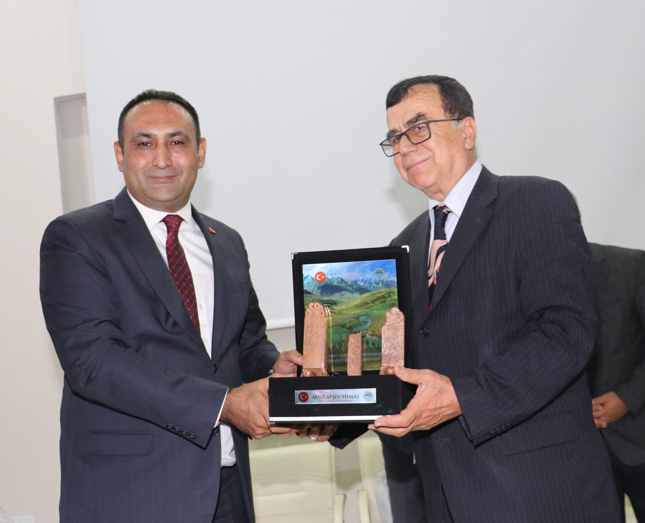 BÜYÜK TÜRKÇÜ PROF. DR. TURAN YAZGAN, VEFATININ 10. YILINDA ANILDI Türk Dünyası Araştırmaları Vakfı