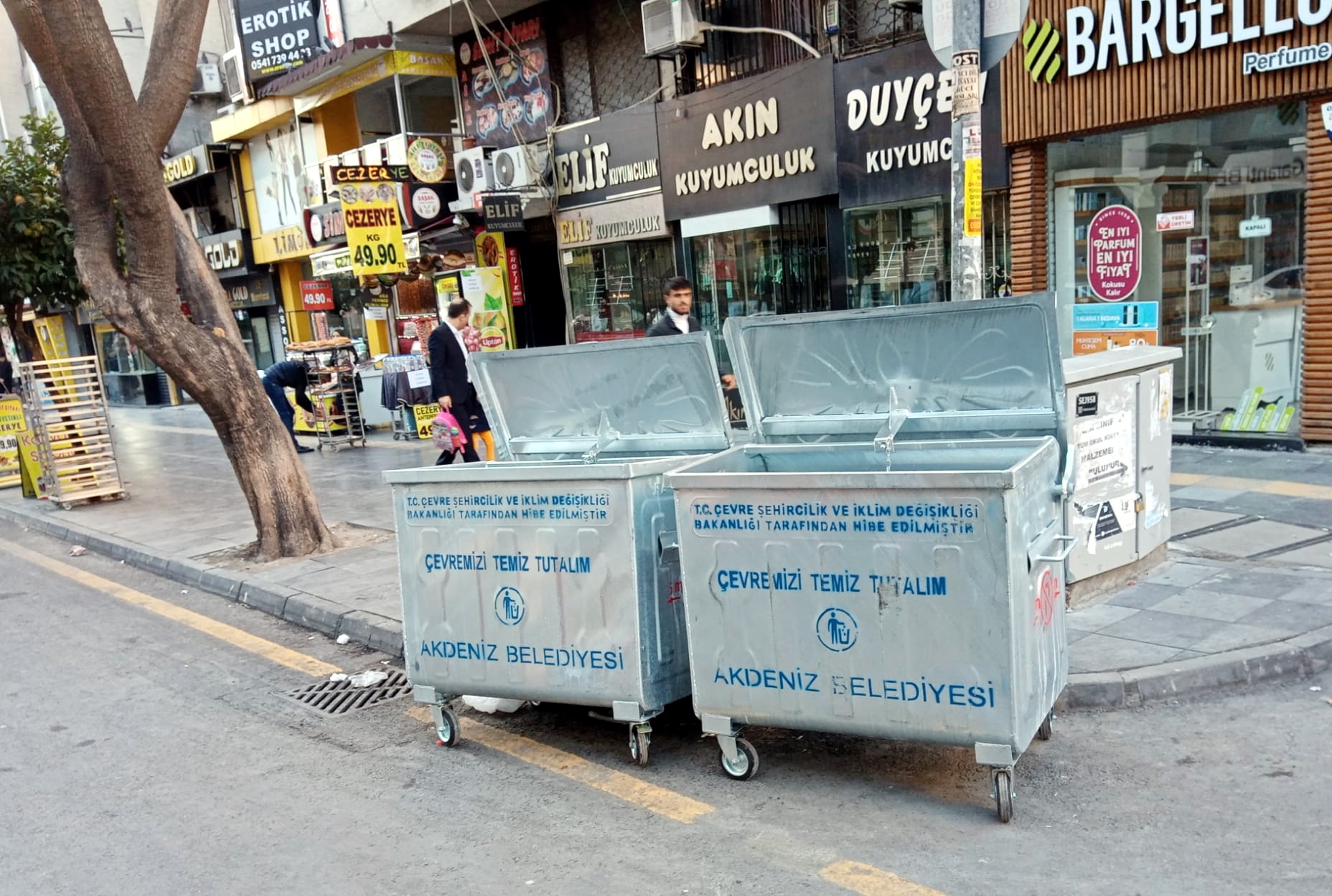 Akdeniz Belediyesi, ilçe sakini