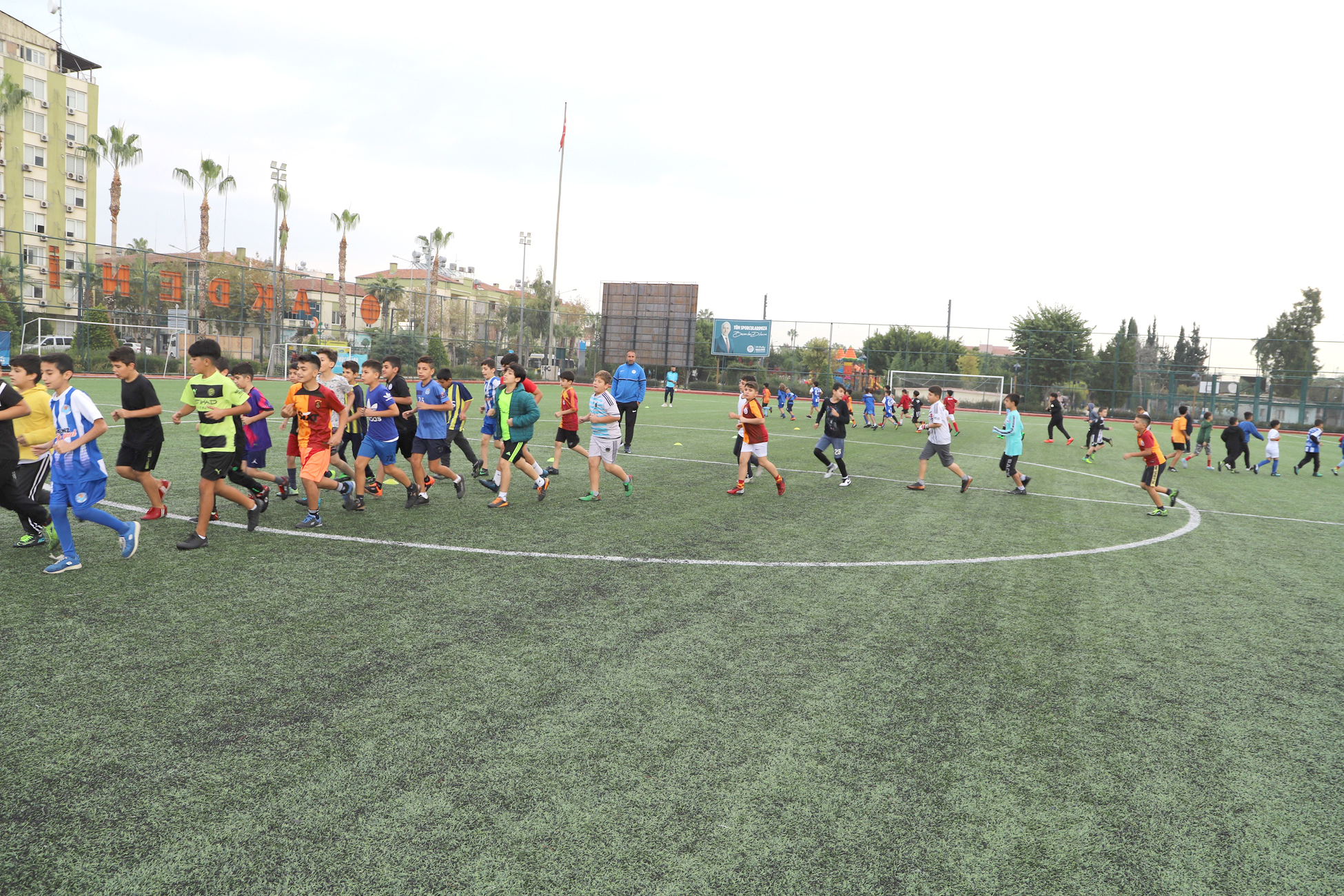 Akdeniz Belediyesi’nin, okullarda başlayan