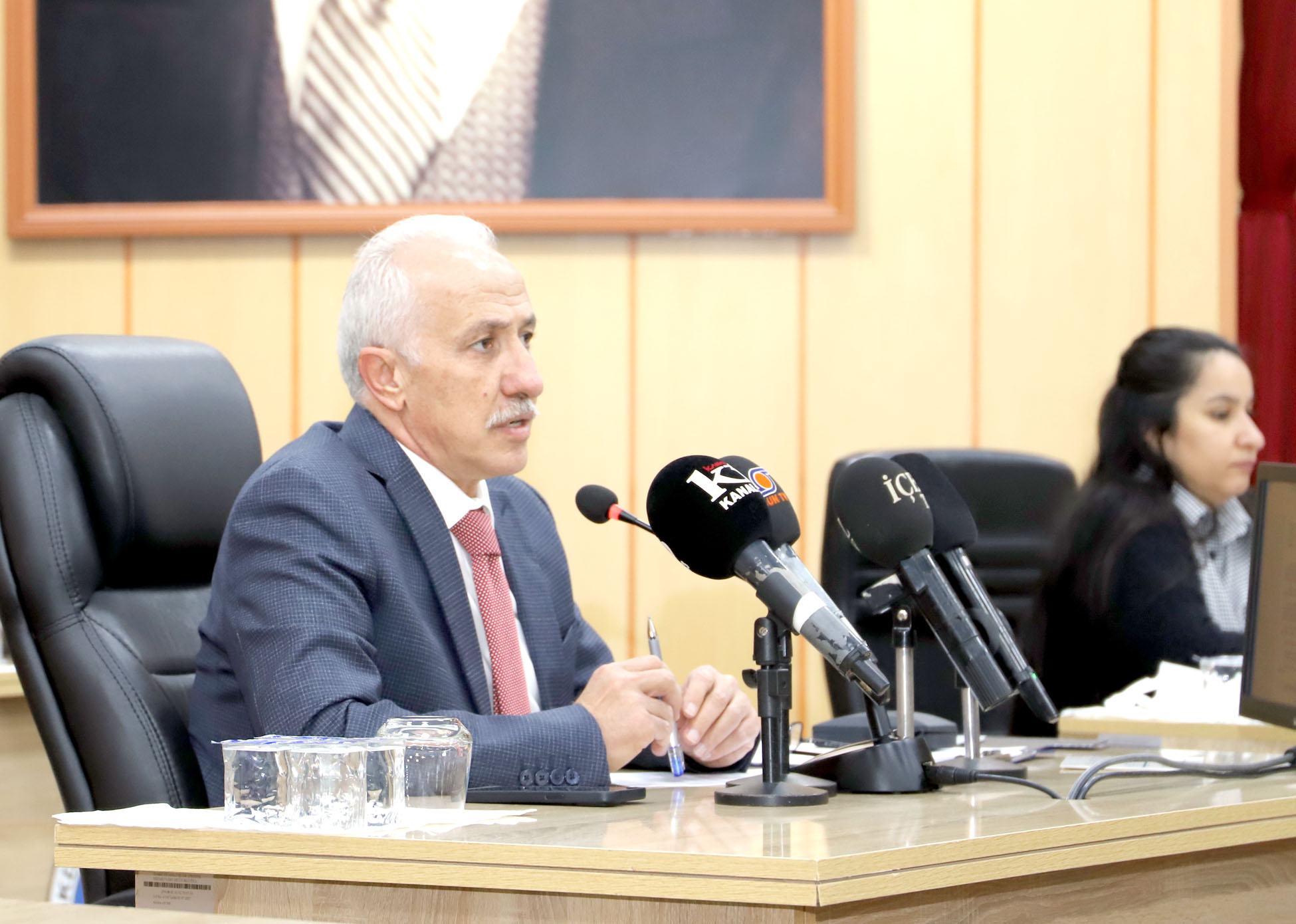 Akdeniz Belediyesi; ilçeye bağlı