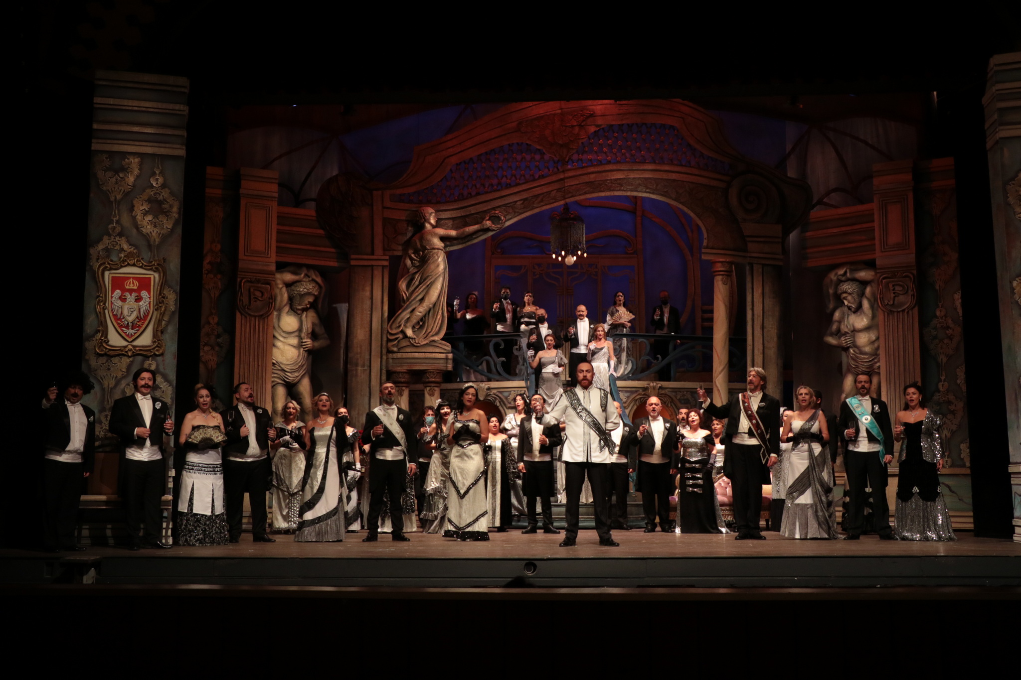 Rejisörlüğünü Melih Öztürk’ün yaptığı