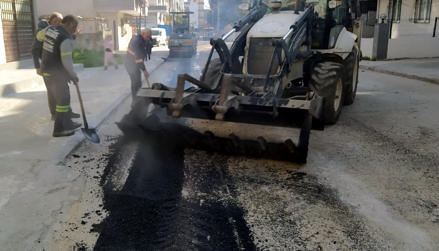 AKDENİZ’DE ASFALT SERİMİ, KİLİT TAŞI VE KALDIRIM YENİLEME ÇALIŞMALARI SÜRÜYOR Akdeniz Belediyesi’nin, merkez-kırsal ayırımı