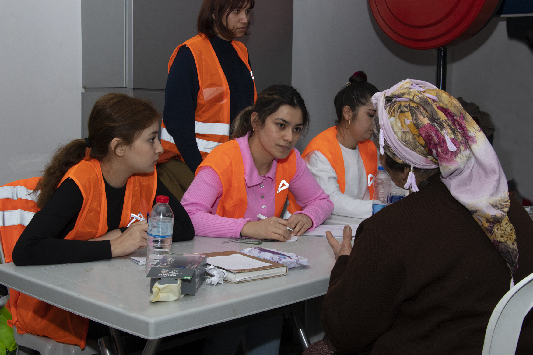 Mersin Büyükşehir Belediyesi, depremzedeler