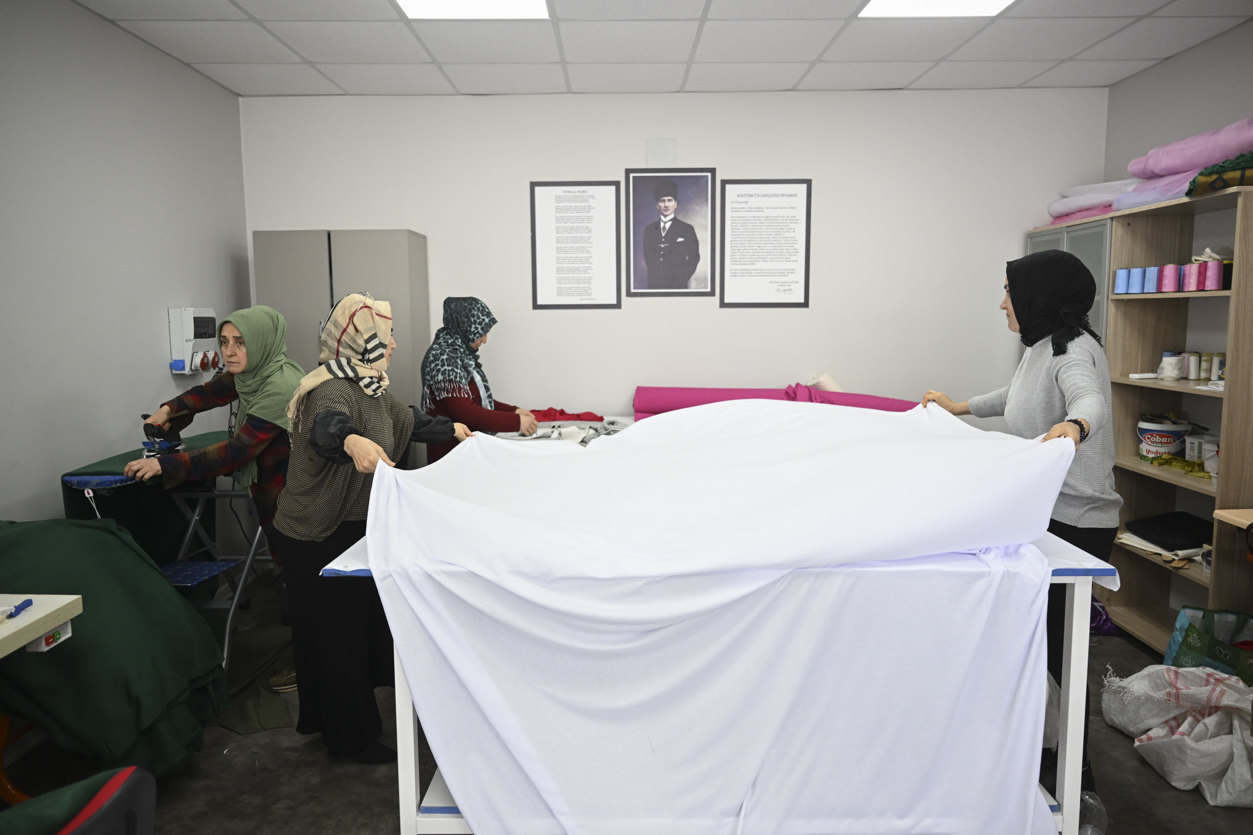 Afet bölgelerinde gerçekleştirdiği çalışmalarla