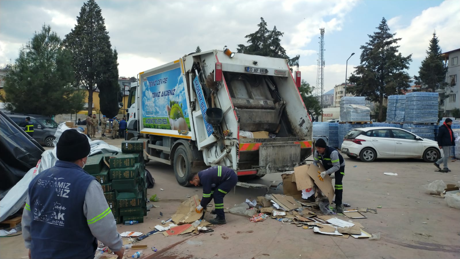 Depremin olduğu ilk günden