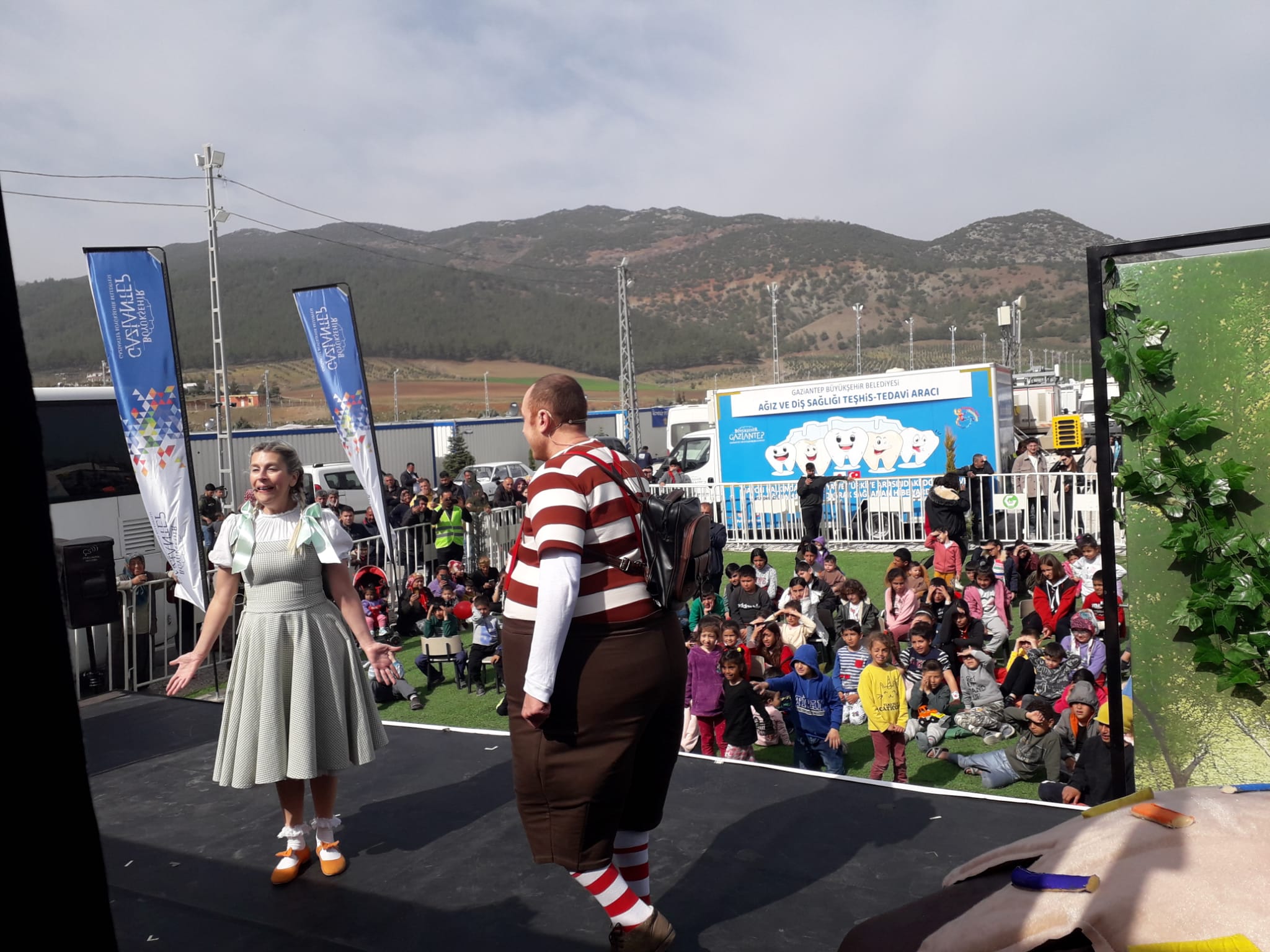 Şekeronya Çocuk Müzikali Depremzede Çocuklarla buluşmaya Devam Ediyor Mersin Devlet Opera ve