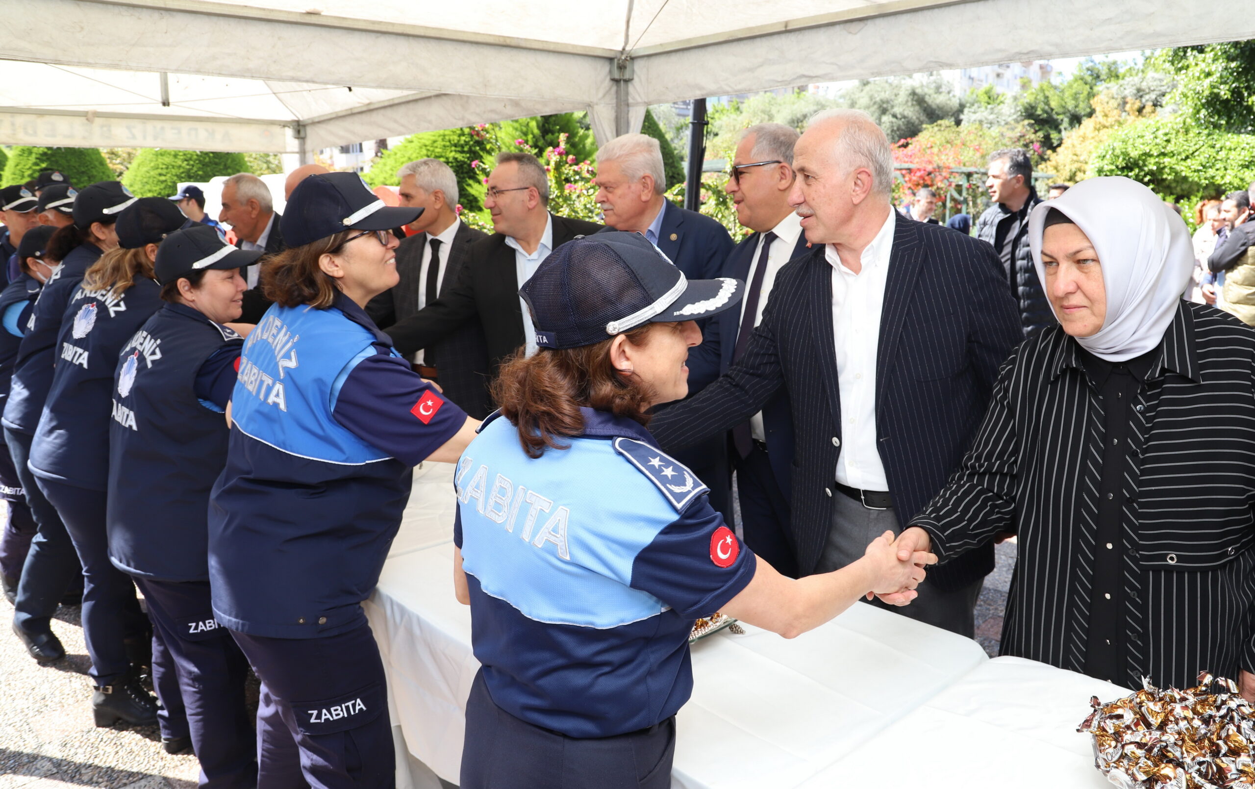 BAŞKAN GÜLTAK, RAMAZAN BAYRAMI’NI KUTLADI Akdeniz Belediye Başkanı M.