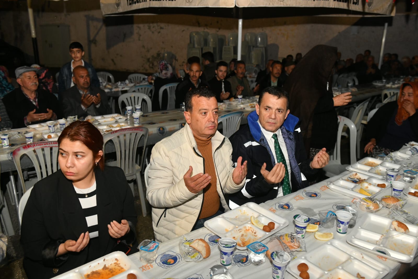 Başkan Abdullah Özyiğit, Değirmençaylılarla iftar sofrasında buluştu Mersin Yenişehir Belediye Başkanı