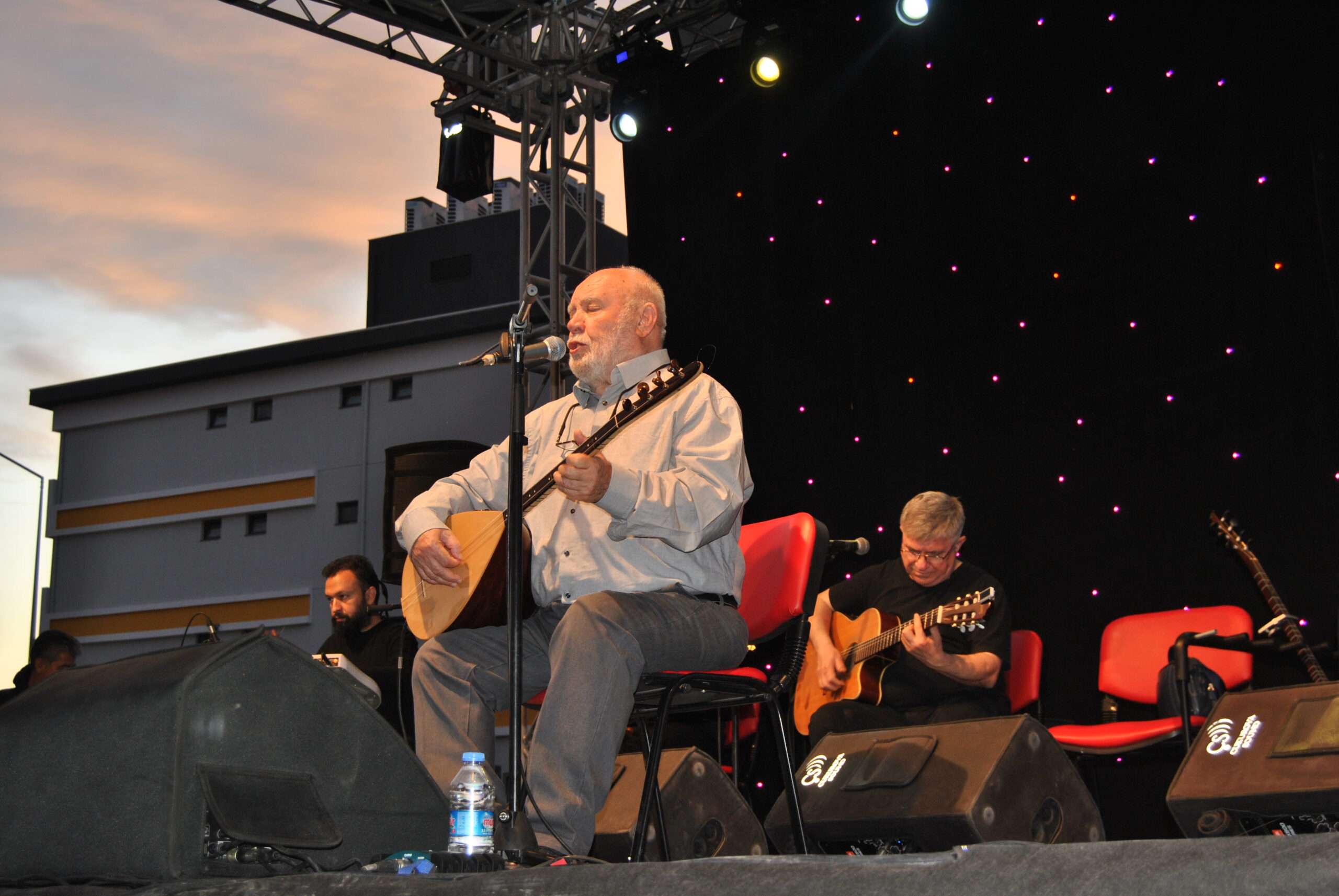 MERSİN CEMEVİNİN BURS KONSERİNE YOĞUN İLGİ Mersin Cemevi tarafından deprem