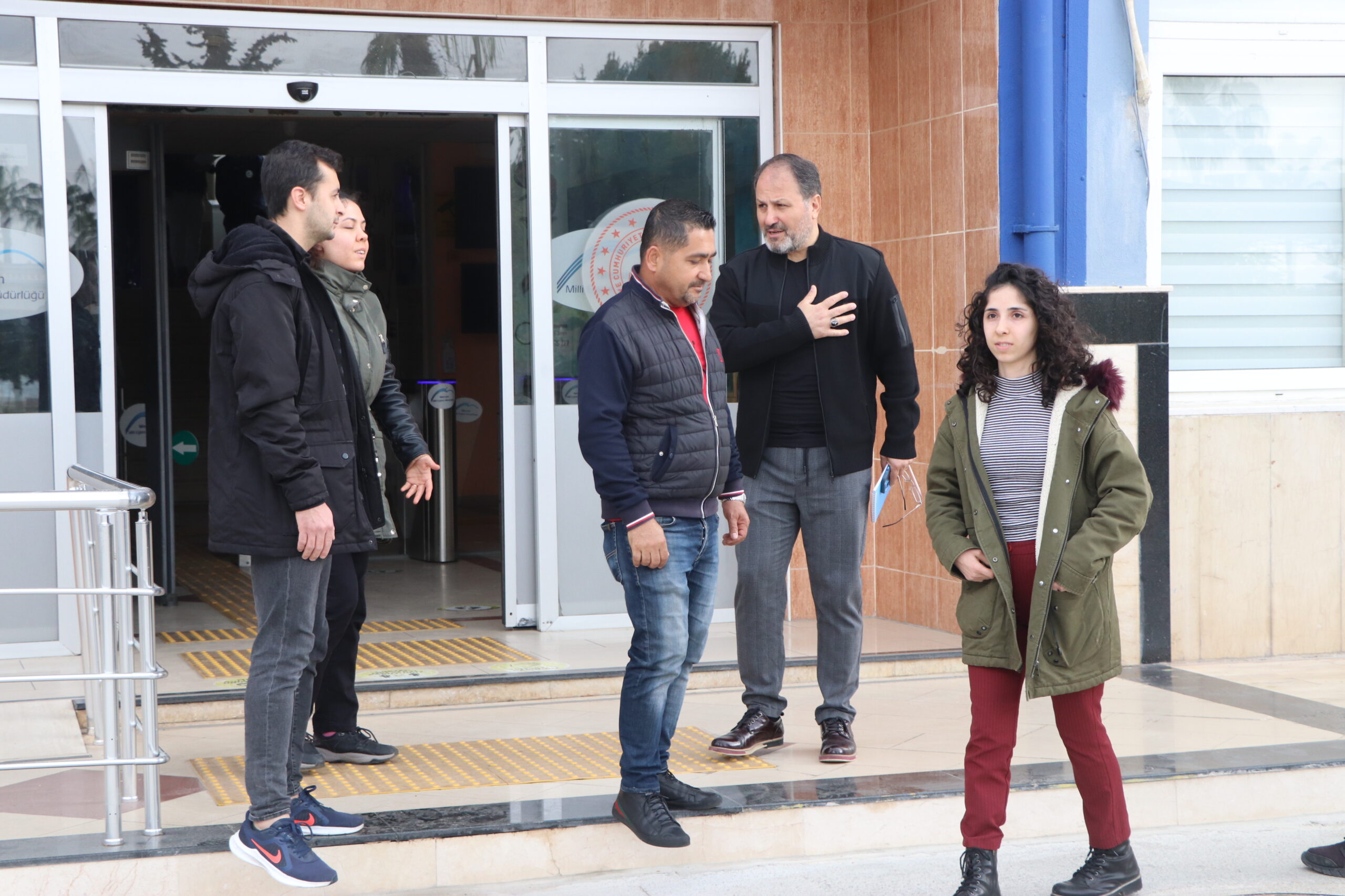 GÖNÜLLÜ ÖĞRETMENLERİMİZLE AFET BÖLGESİNE DESTEK OLMAYA DEVAM EDİYORUZ Gönüllü 5 öğretmenimiz, depremzede