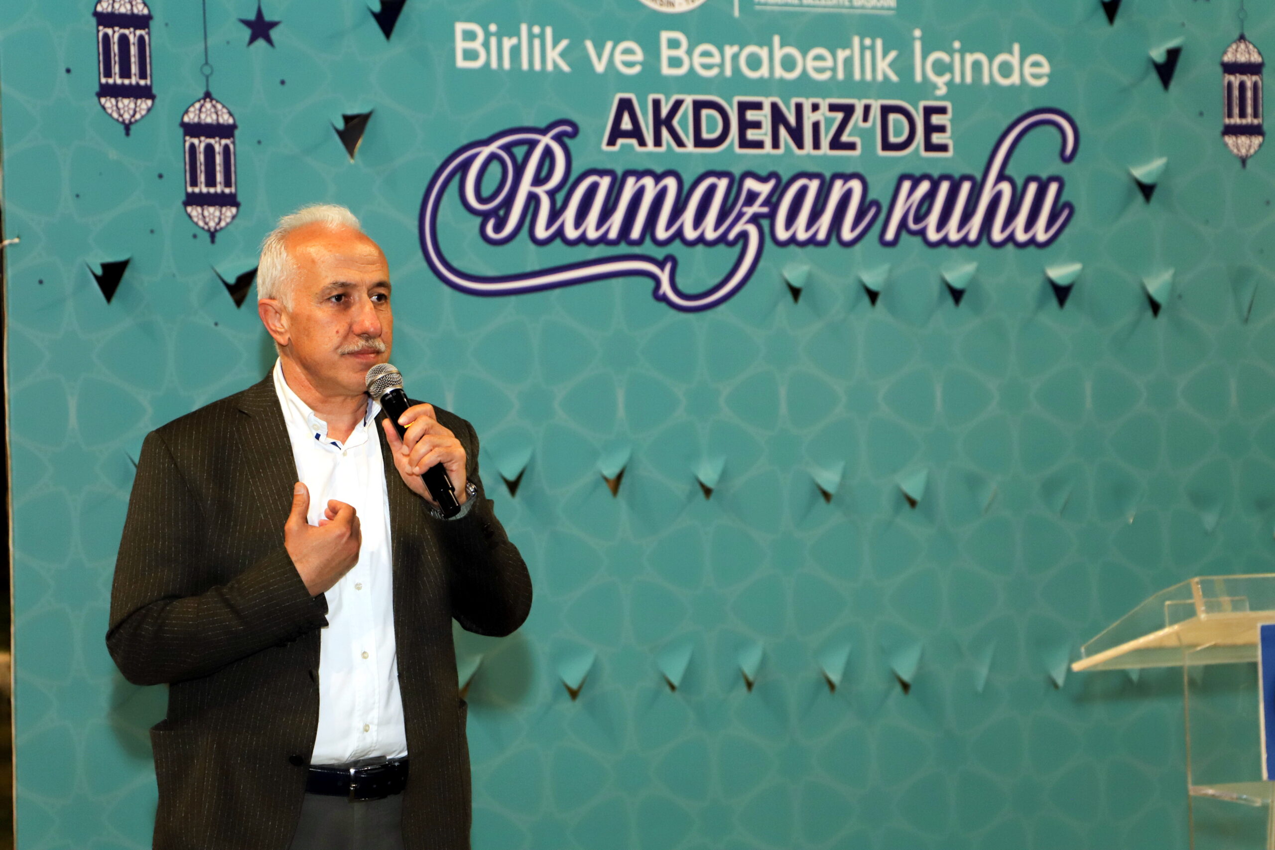 Akdeniz Belediye Başkanı M.