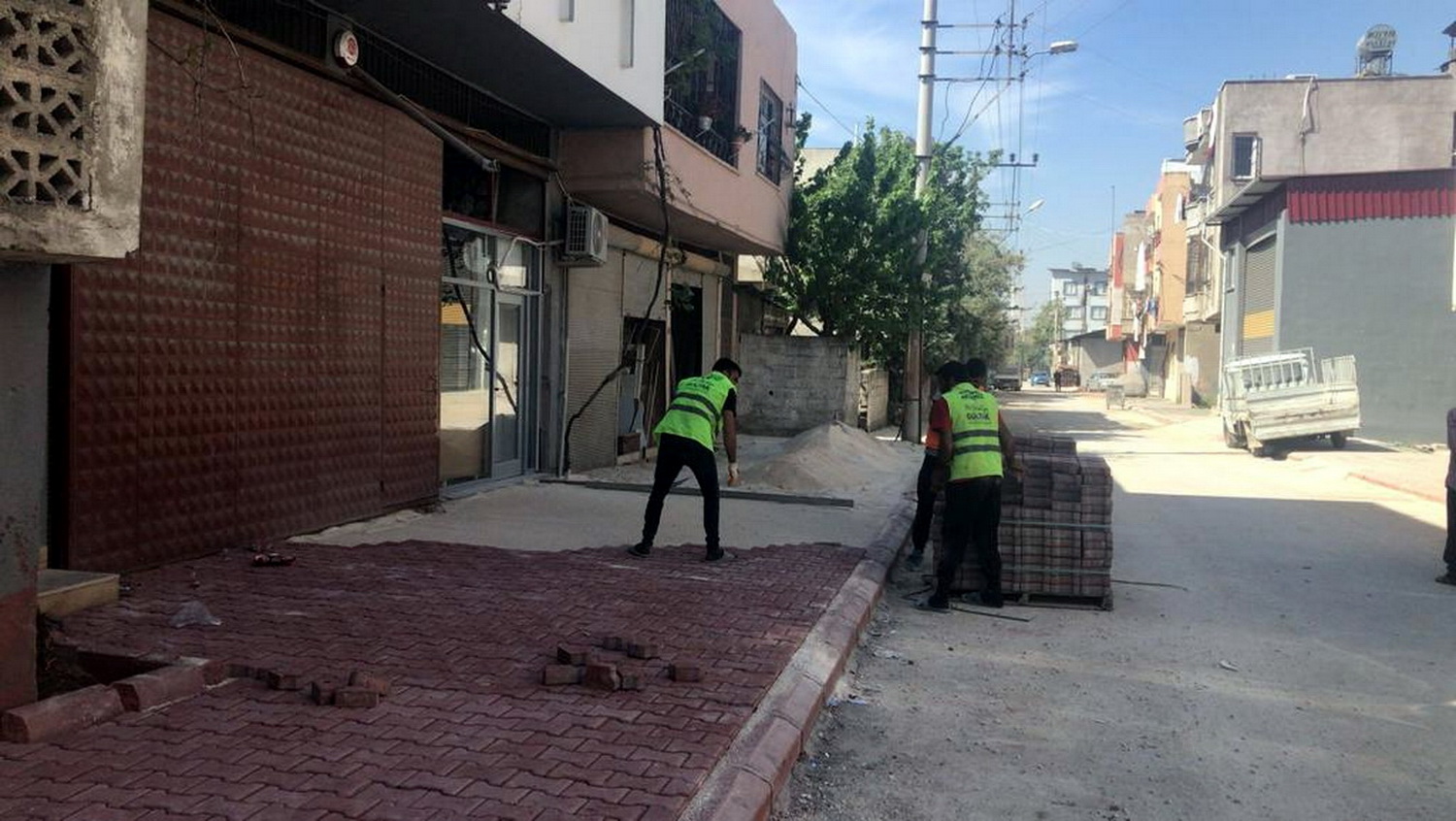 Akdeniz’in mahallelerine adeta çıkarma