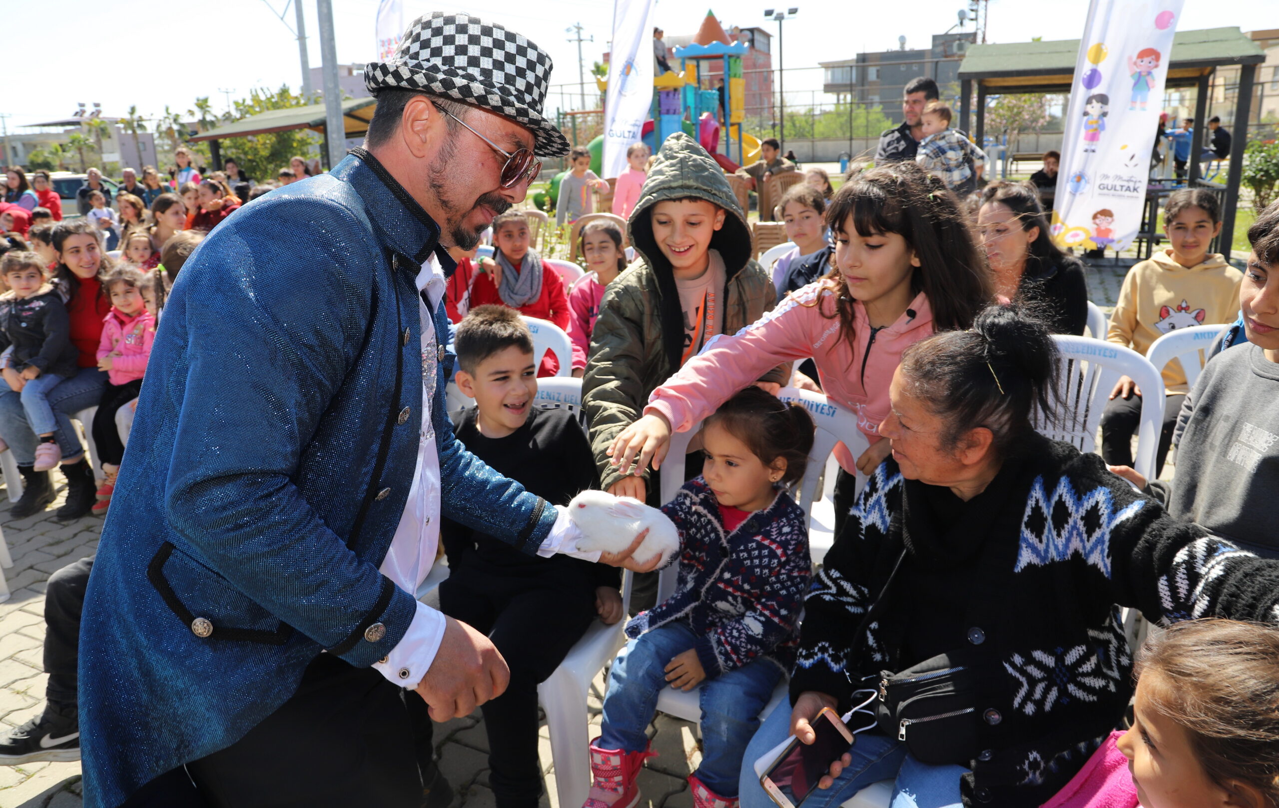 Akdeniz Belediyesi’nin, “Çocuklar Güldükçe