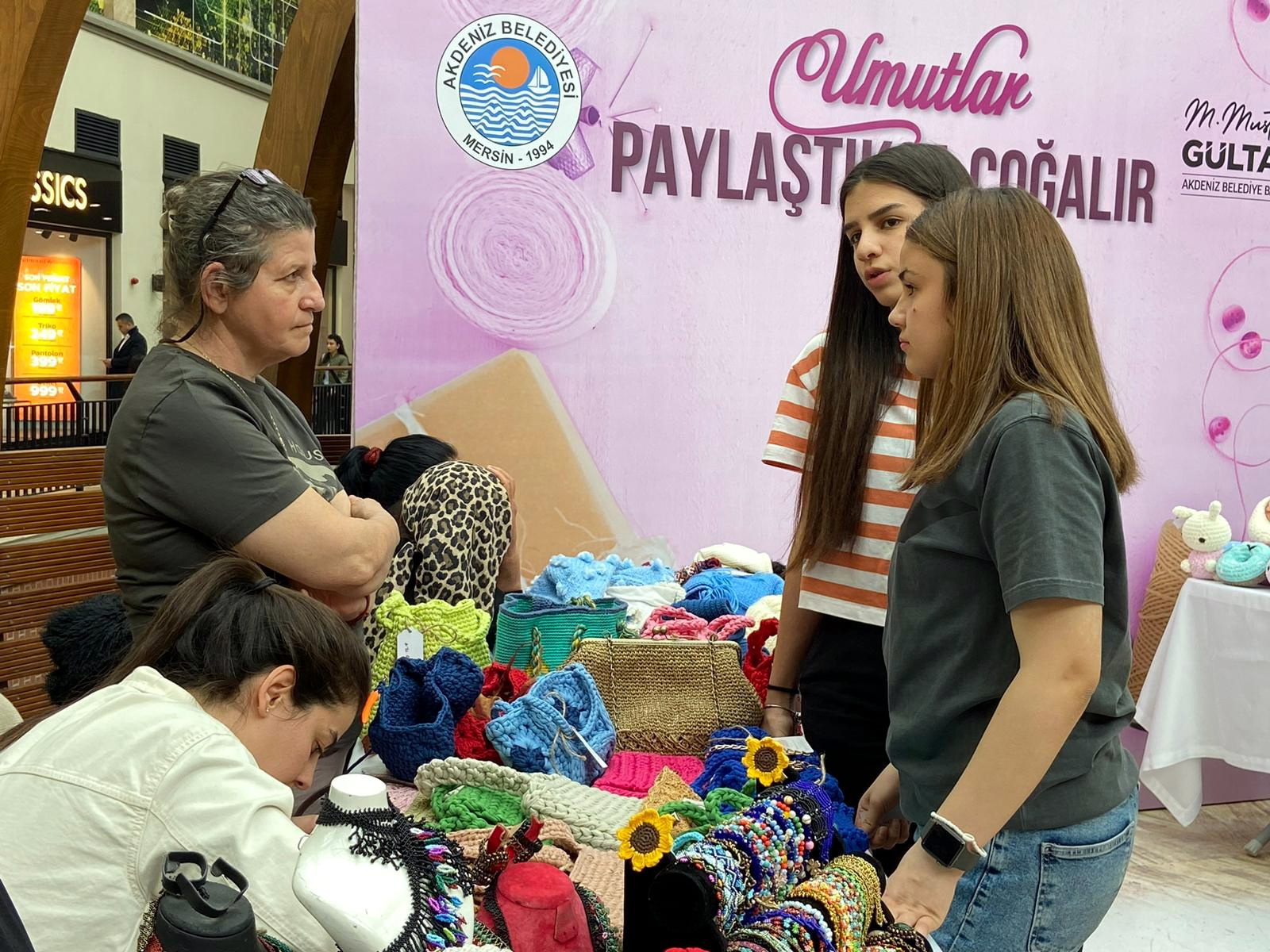 Akdeniz Belediyesi’nin katkılarıyla, depremzede