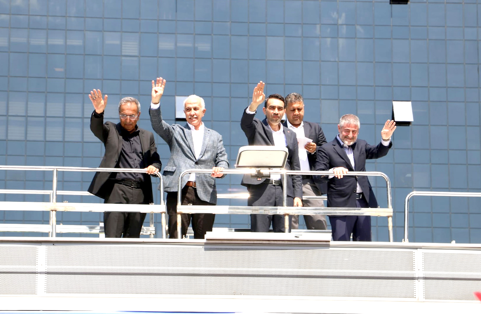 NUREDDİN NEBATİ’YE, AKDENİZ’DE MİTİNG GİBİ KARŞILAMA Seçim çalışmaları için Mersin’de