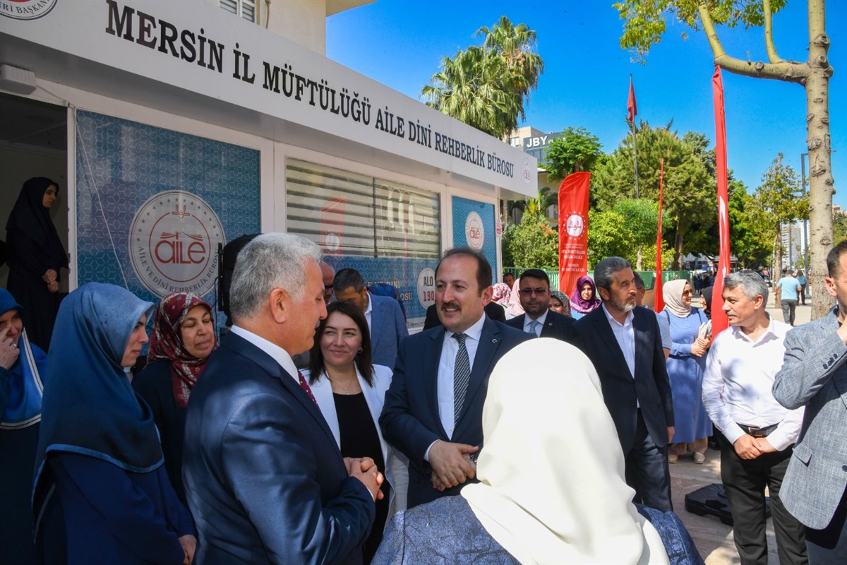 VALİ ALİ HAMZA PEHLİVAN, İL MÜFTÜLÜĞÜ AİLE DİNİ REHBERLİK BÜROSUNUN AÇILIŞINA KATILDI Valimiz Ali Hamza Pehlivan