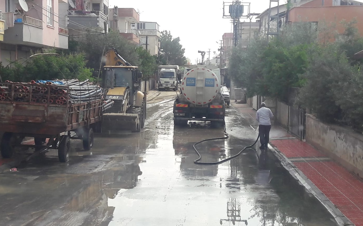 Sağanak yağışlarla oluşan su baskınlarının yarattığı izler siliniyor Kentte etkili olan sağanak