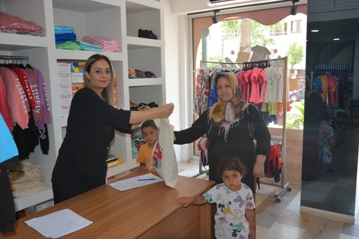 ÇOCUKLAR RENGARENK KIYAFETLERLE BAYRAMI KUTLAYACAKLAR Mersin Büyükşehir Belediyesi Sosyal