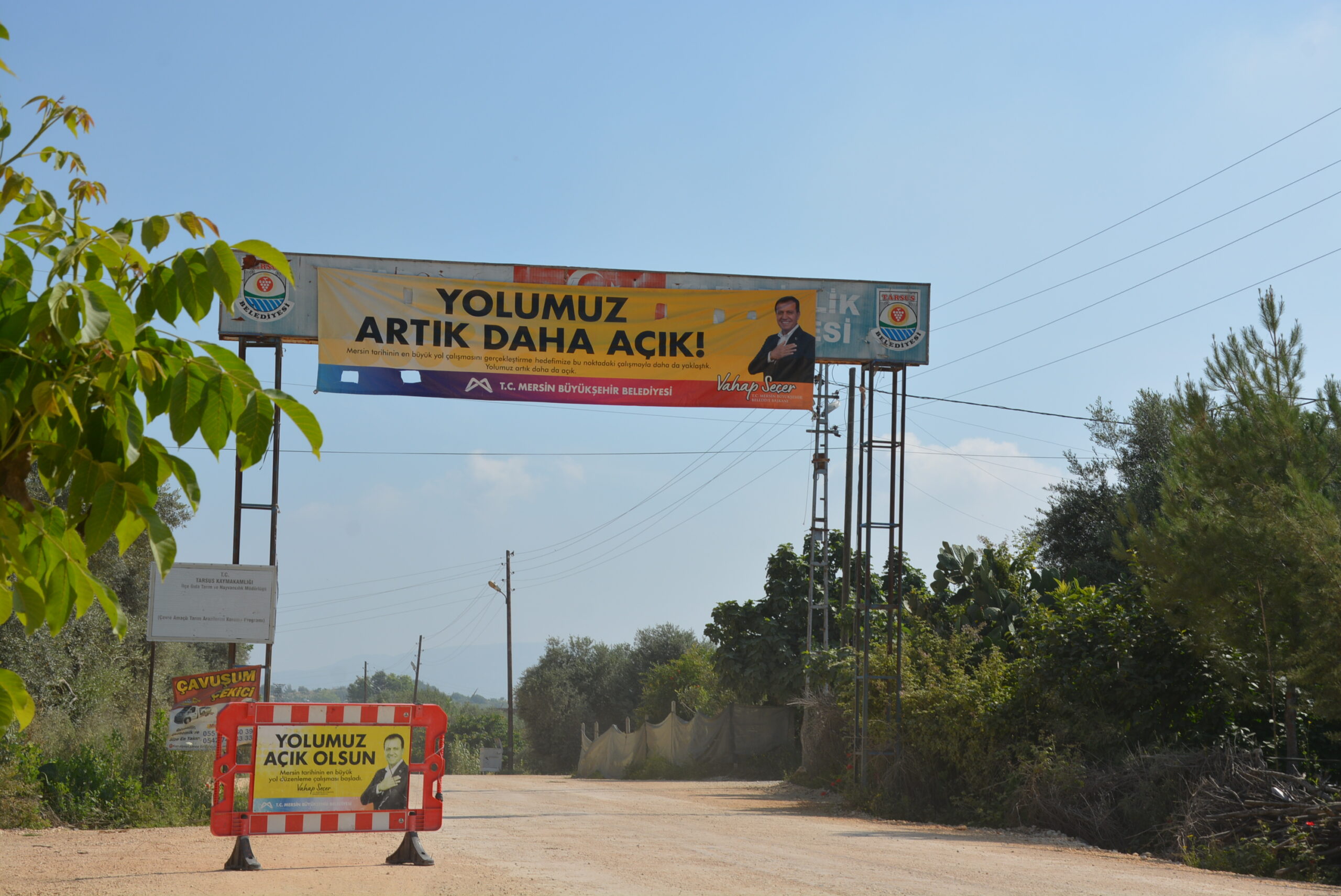 GENİŞLETİLEN VE ASFALTLANAN KIRSAL YOLLAR VATANDAŞLARIN YÜZÜNÜ GÜLDÜRÜYOR Mersin Büyükşehir Belediyesi, kent