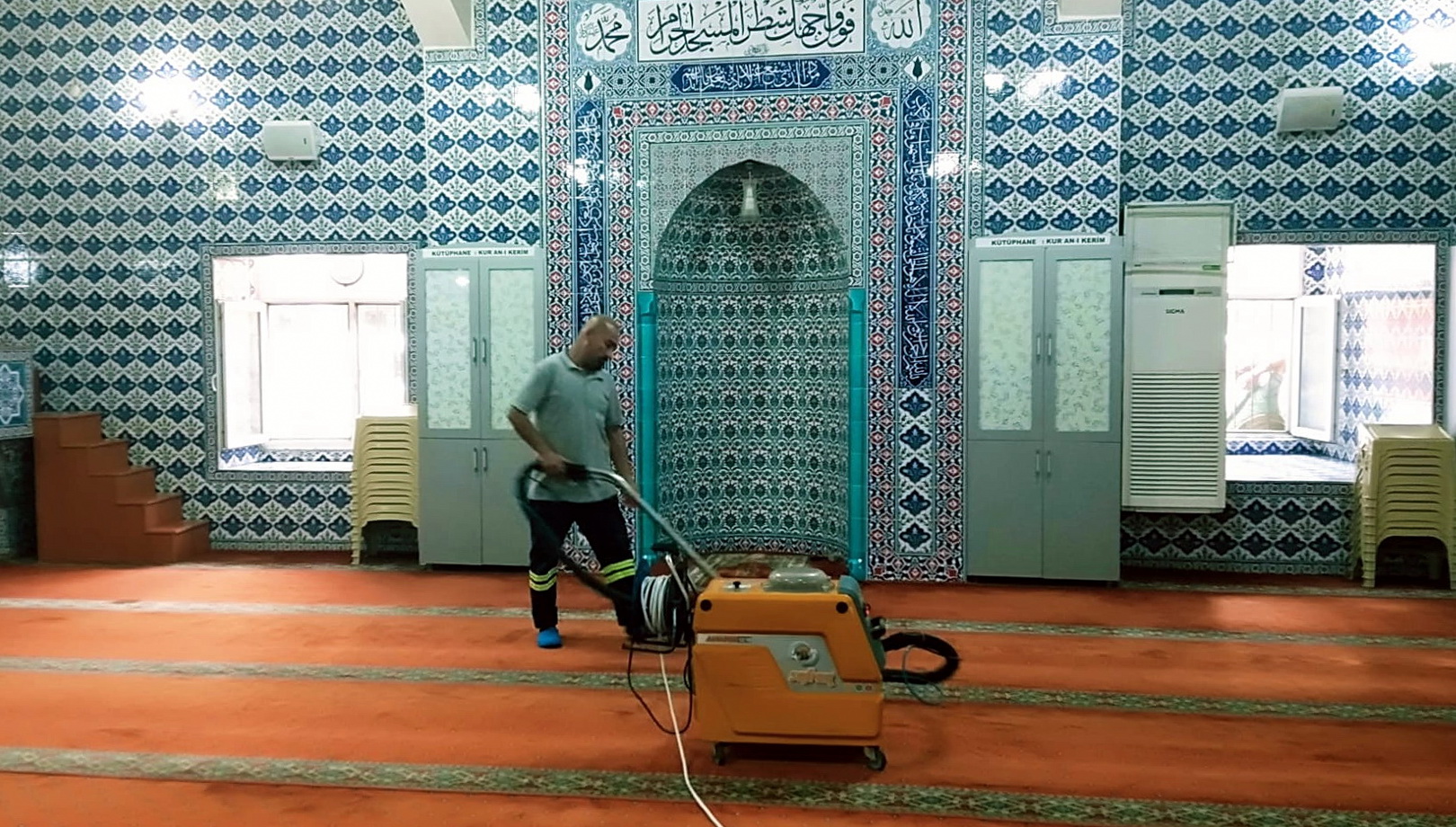 AKDENİZ’DE İBADETHANELER BAYRAMA HAZIRLANIYOR Akdeniz Belediyesi, Kurban Bayramı’nın