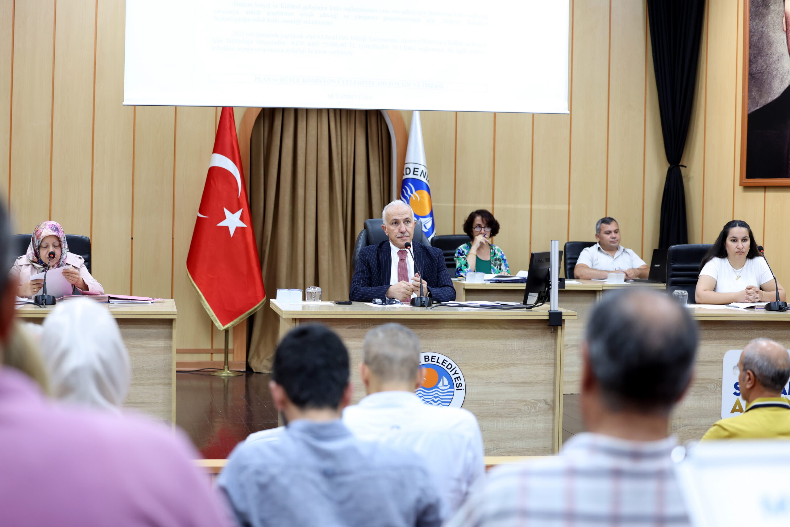 Akdeniz Belediye Meclisi’nde, Akdeniz