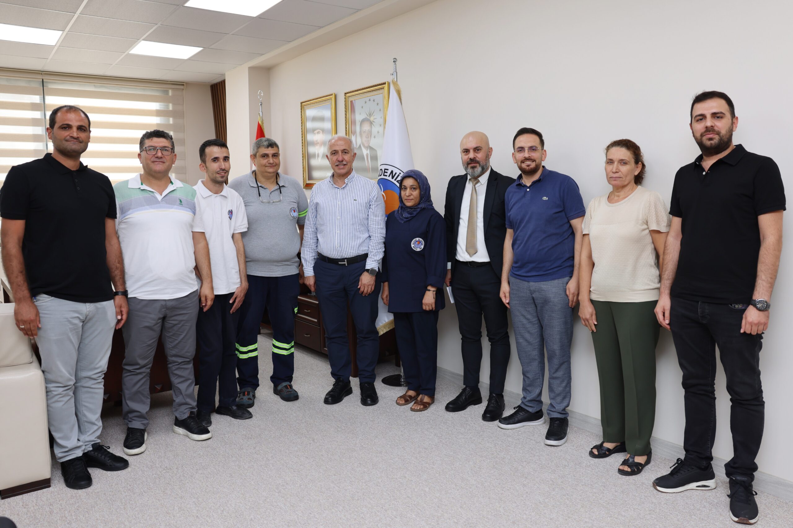 BAŞKAN GÜLTAK İŞÇİLERİNİ ENFLASYONA EZDİRMEDİ Akdeniz Belediyesi, kurum bünyesinde