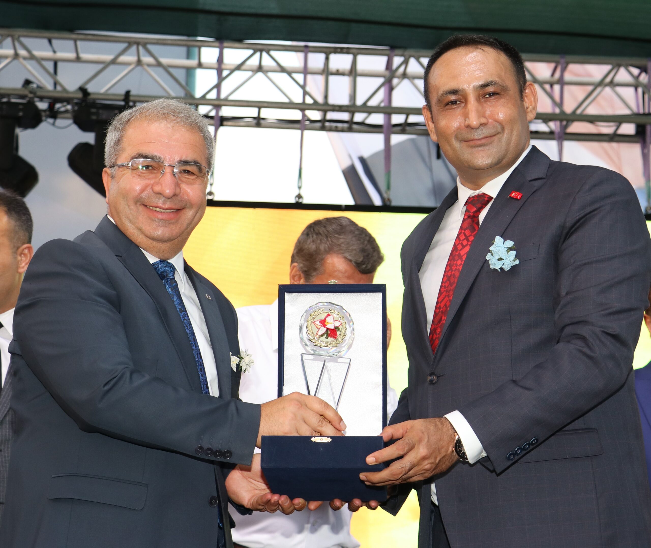 Toroslar ve Çamlıyayla Belediyeleri,