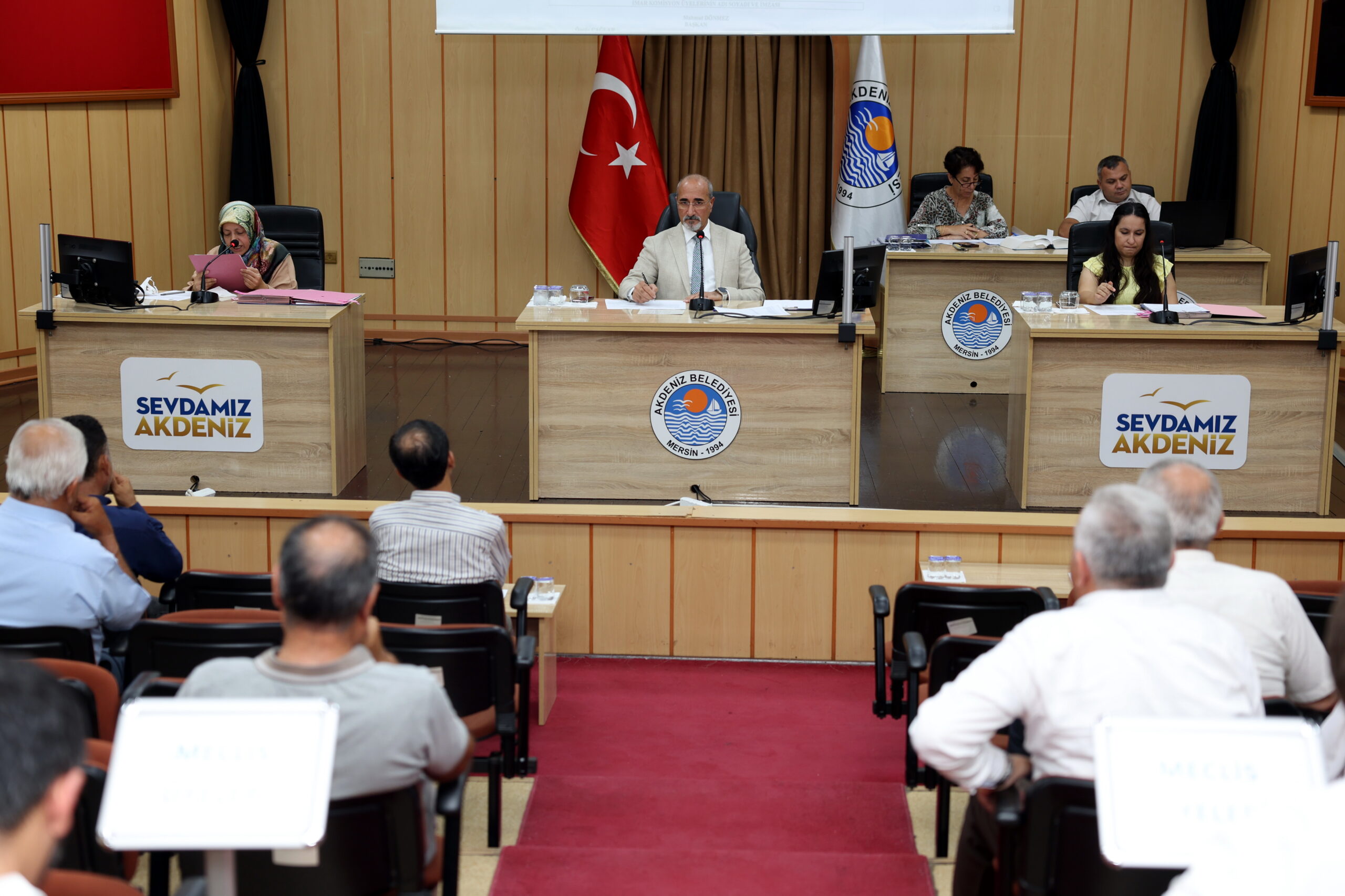 Okul yapımı için arsa tahsis edildi, sanatsal ve kültürel etkinliklere maddi katkı kararı verildi Akdeniz Belediye Meclisi, ilçeye