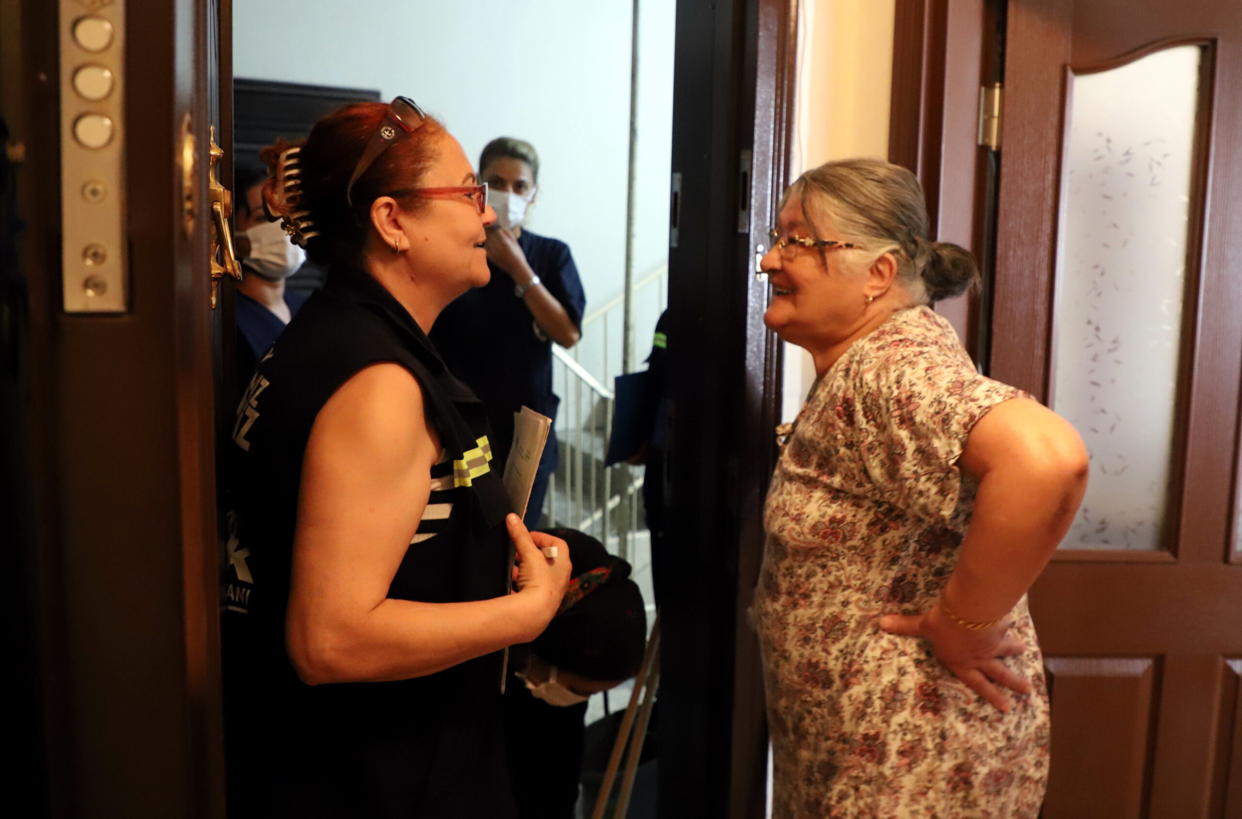 Akdeniz Belediyesi’nin evde bakım hizmeti yaşlı vatandaşların yaşamını kolaylaştırıyor Mersin’in Merkez Akdeniz ilçesinde,