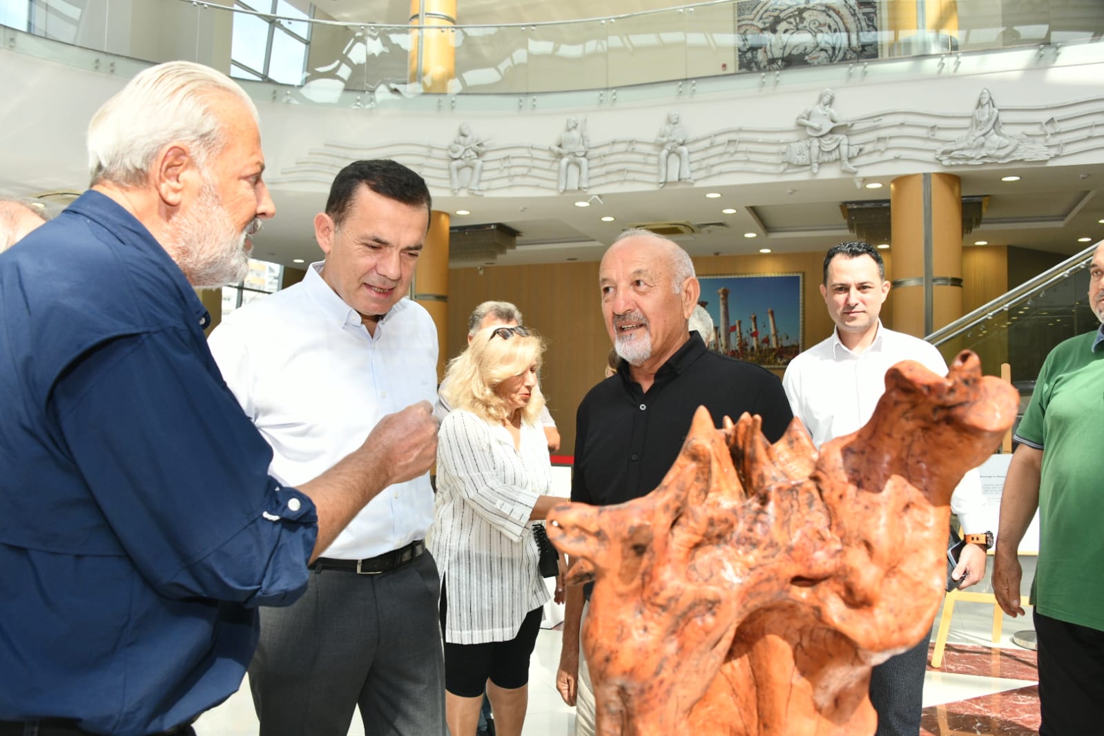 Sanatçı Fikret Doğan’ınağaç köklerine