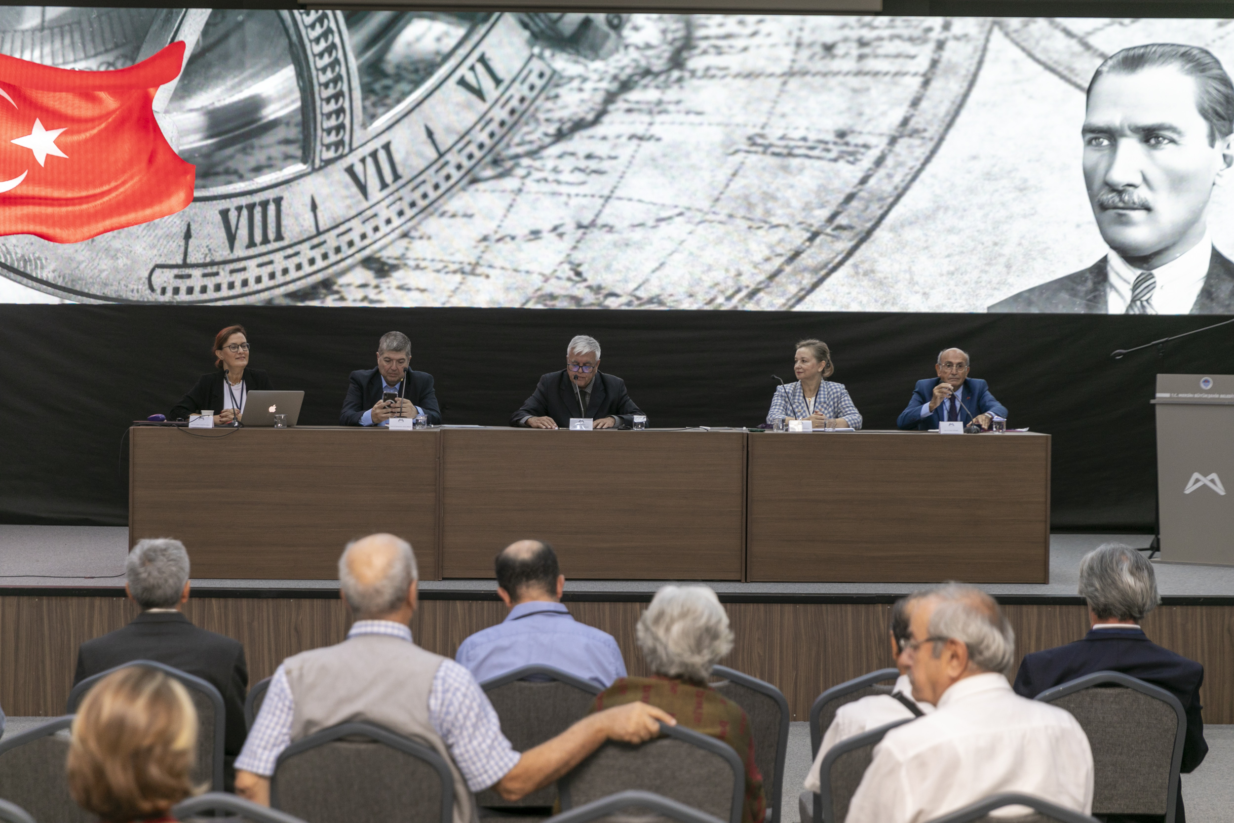 MERSİN BÜYÜKŞEHİR’İN ‘100. YIL DÖNÜMÜNDE CUMHURİYETİMİZ SEMPOZYUMU’ SONA ERDİ Mersin Büyükşehir Belediyesi bünyesindeki