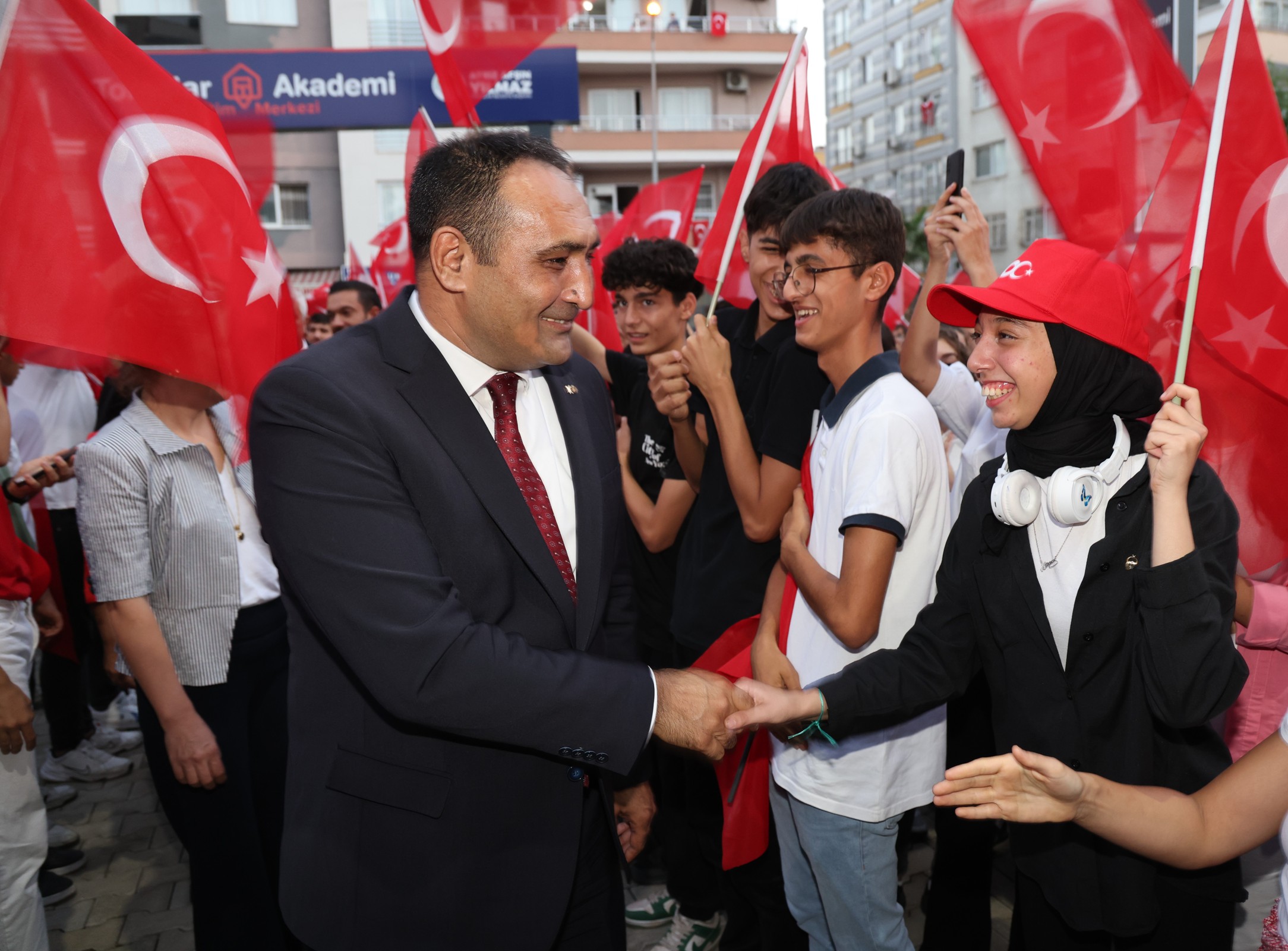 GENÇLİĞİN ATA’YA CEVABI TOROSLAR’DAN YANKILANDI! Toroslar Akademi Eğitim Merkezi’nde