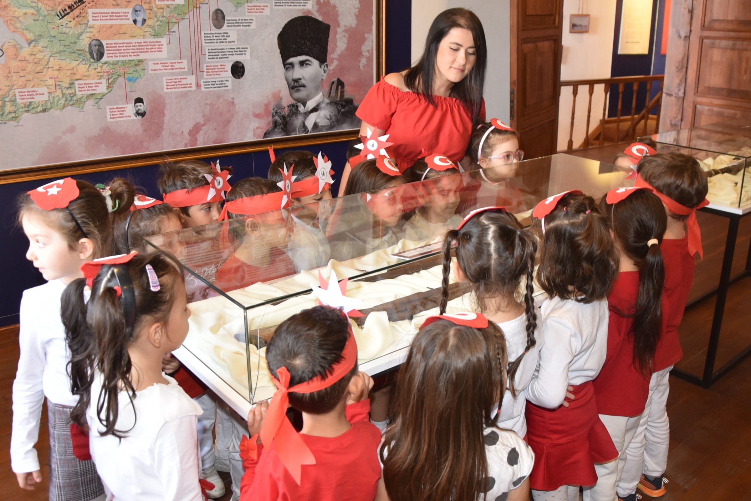 TOROSLAR’IN MİNİK ÖĞRENCİLERİ, 100. YIL ANISINA KUVAYI MİLLİYE KARARGAHI’NI GEZDİ Toroslar Belediye Başkanı Atsız