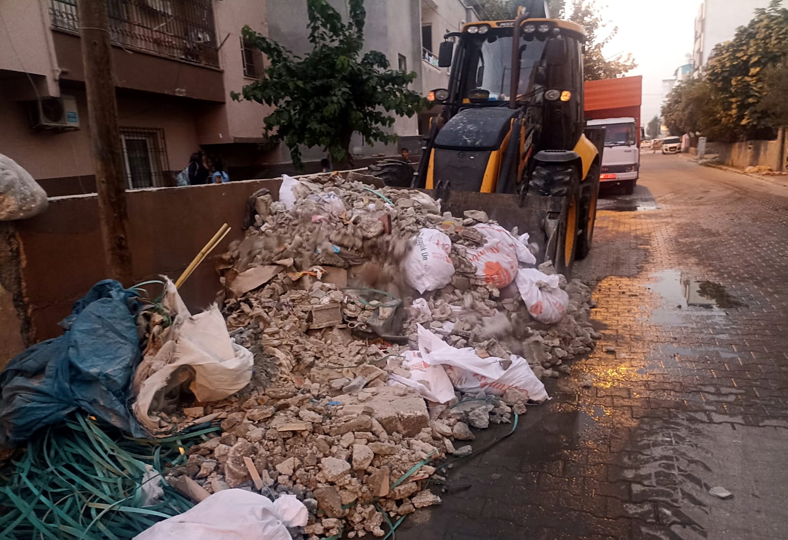 Çevre koruma ekipleri aralıksız çalışıyor Akdeniz Belediyesi, vatandaşların temiz