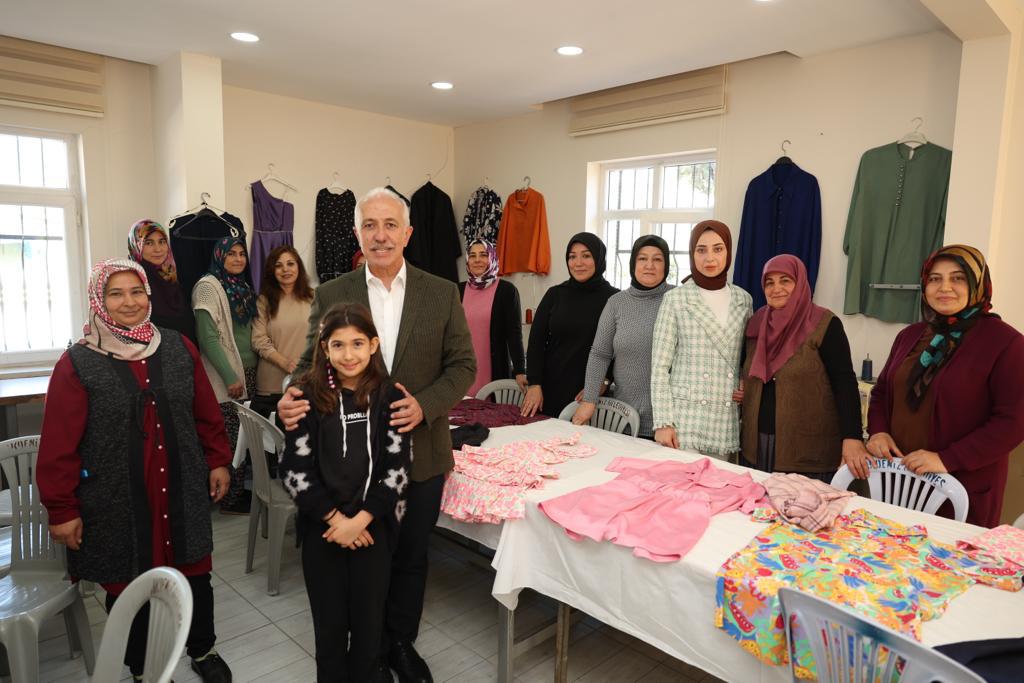 AKDENİZ BELEDİYESİ KÜLTÜR VE SANAT EVLERİ KADINLARIN HAYATLARINI DEĞİŞTİRİYOR Akdeniz Belediyesinin mahallere açtığı