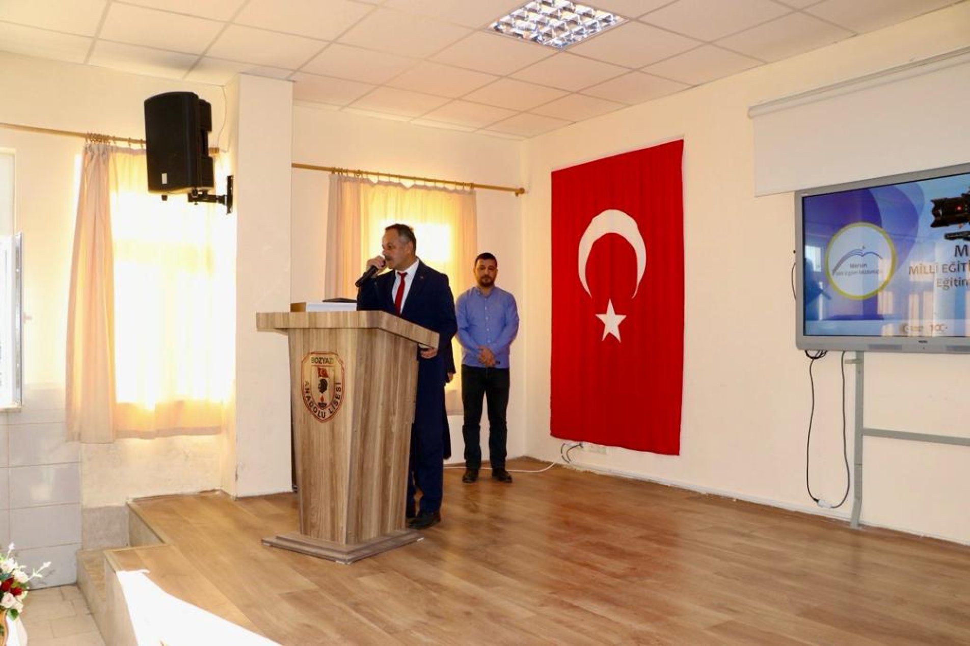 DEĞİŞEN DÜNYANIN EĞİTİM LİDERLERİ EĞİTİM SEMİNERİNİN ÜÇÜNCÜSÜ BOZYAZI ANADOLU LİSESİNDE GERÇEKLEŞTİ İl Milli Eğitim Müdürümüz