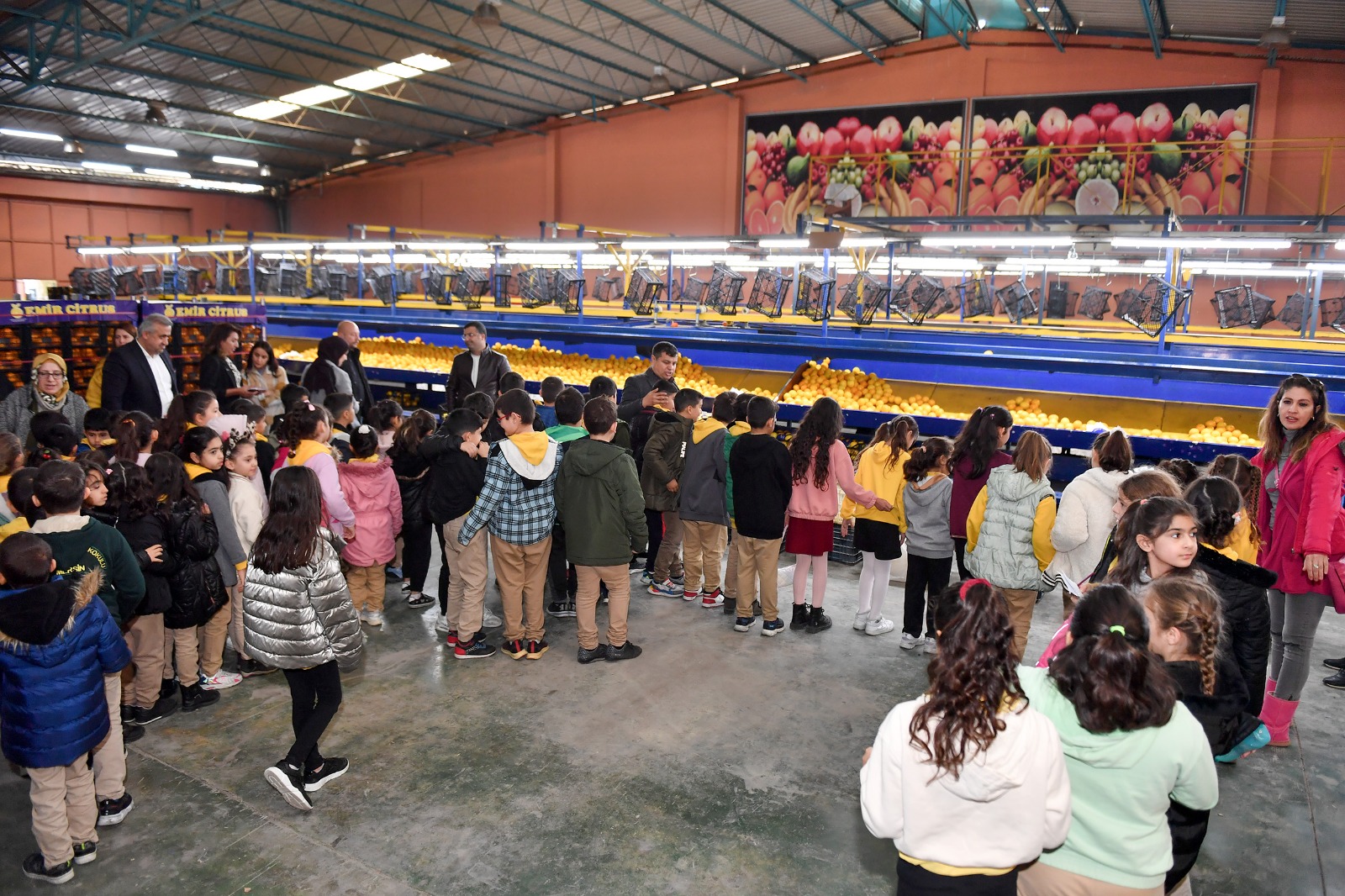 YERLİ MALI, ÖĞRENCİLERE MERSİN HAL KOMPLEKSİ’NDE ANLATILDI Mersin Büyükşehir Belediyesi; ‘Tutum,