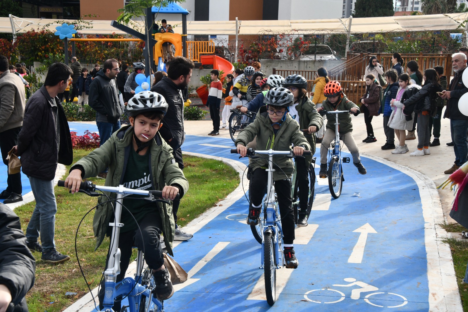 Yenişehir Belediyesi 5 bin metrekarelik bisiklet eğitim parkı açtı Yenişehir Belediyesi, tematik bir