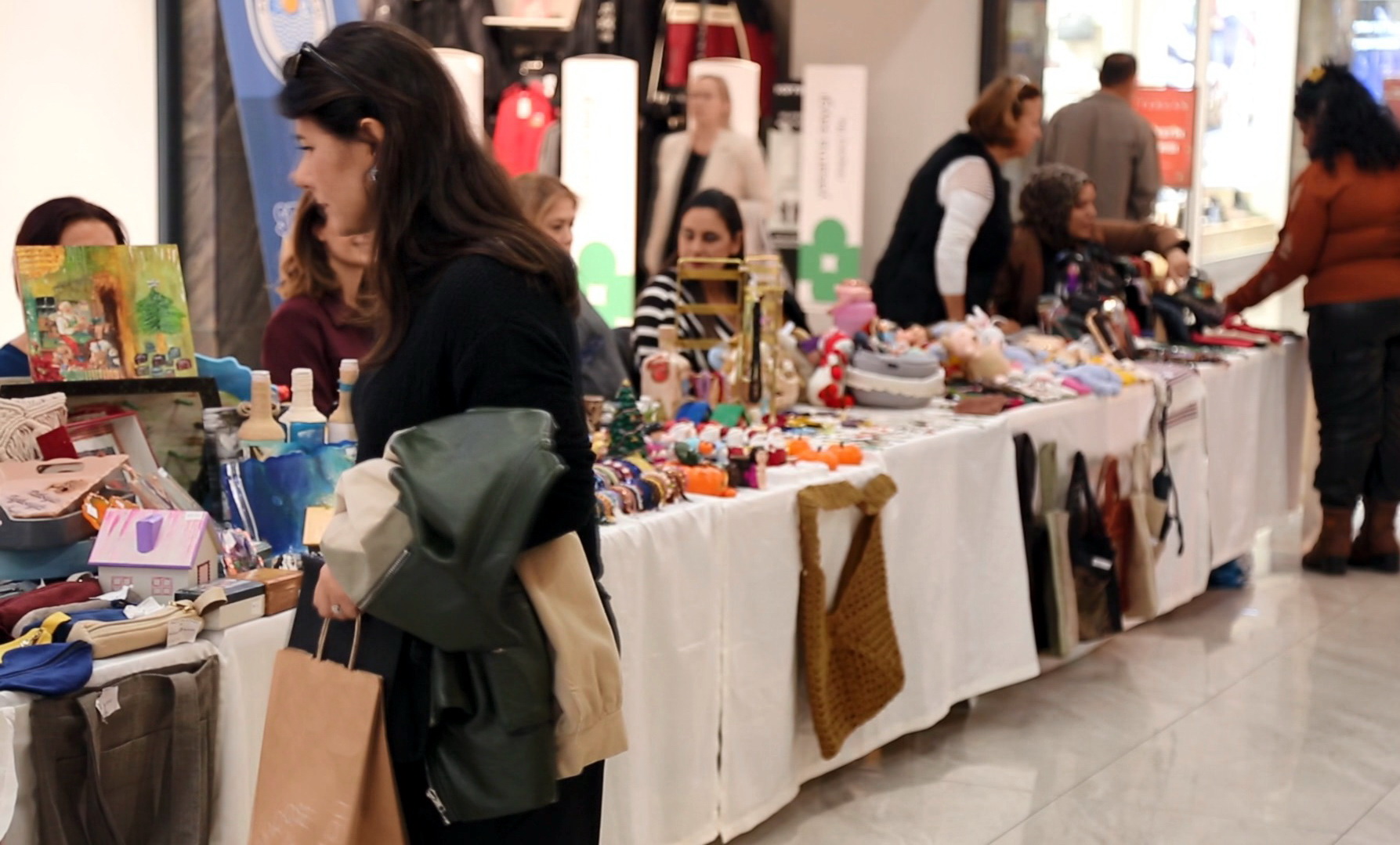 KÜLTÜR VE SANAT EVİ KURSİYERLERİNİN ÜRÜNLERİ SERGİLENDİ Akdeniz Belediyesi Kültür ve