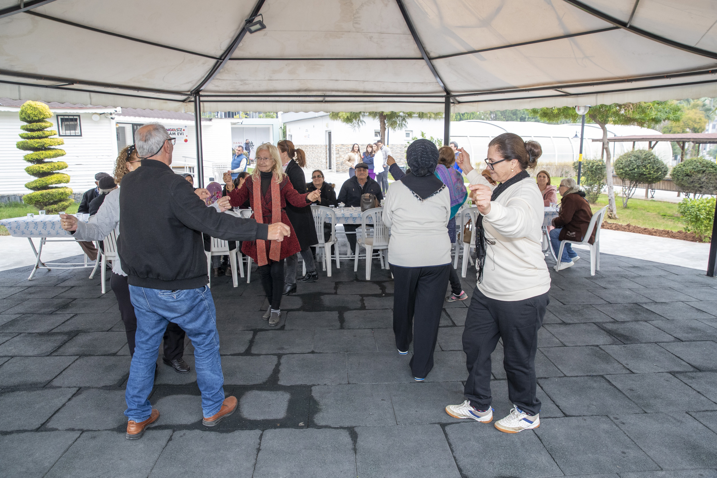 YAŞ ALMIŞ VATANDAŞLAR ‘2024’E MERHABA PARTİSİ’NDE BULUŞTU Mersin’de yaş almış ve