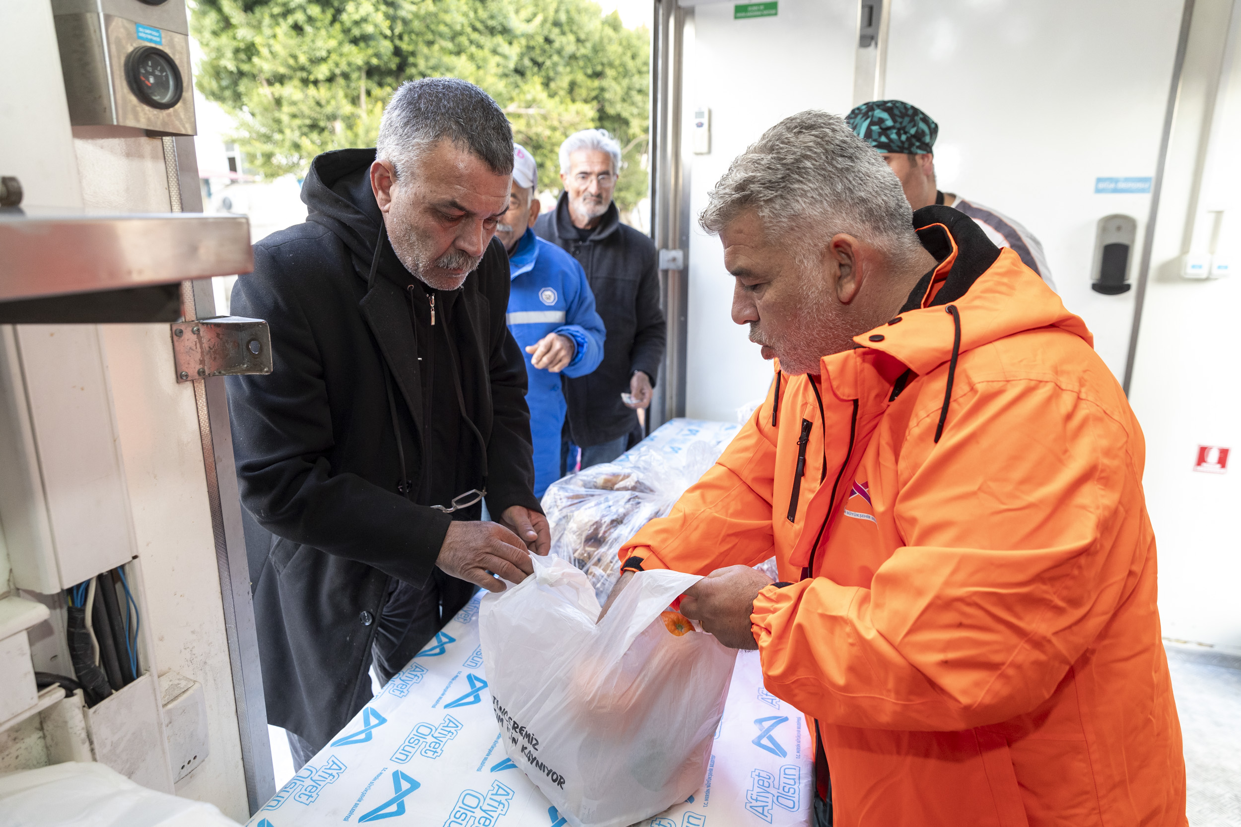MOBİL MUTFAK TIRI’NIN SON DURAĞI YENİCE OLDU Mersin Büyükşehir Belediyesi, 48