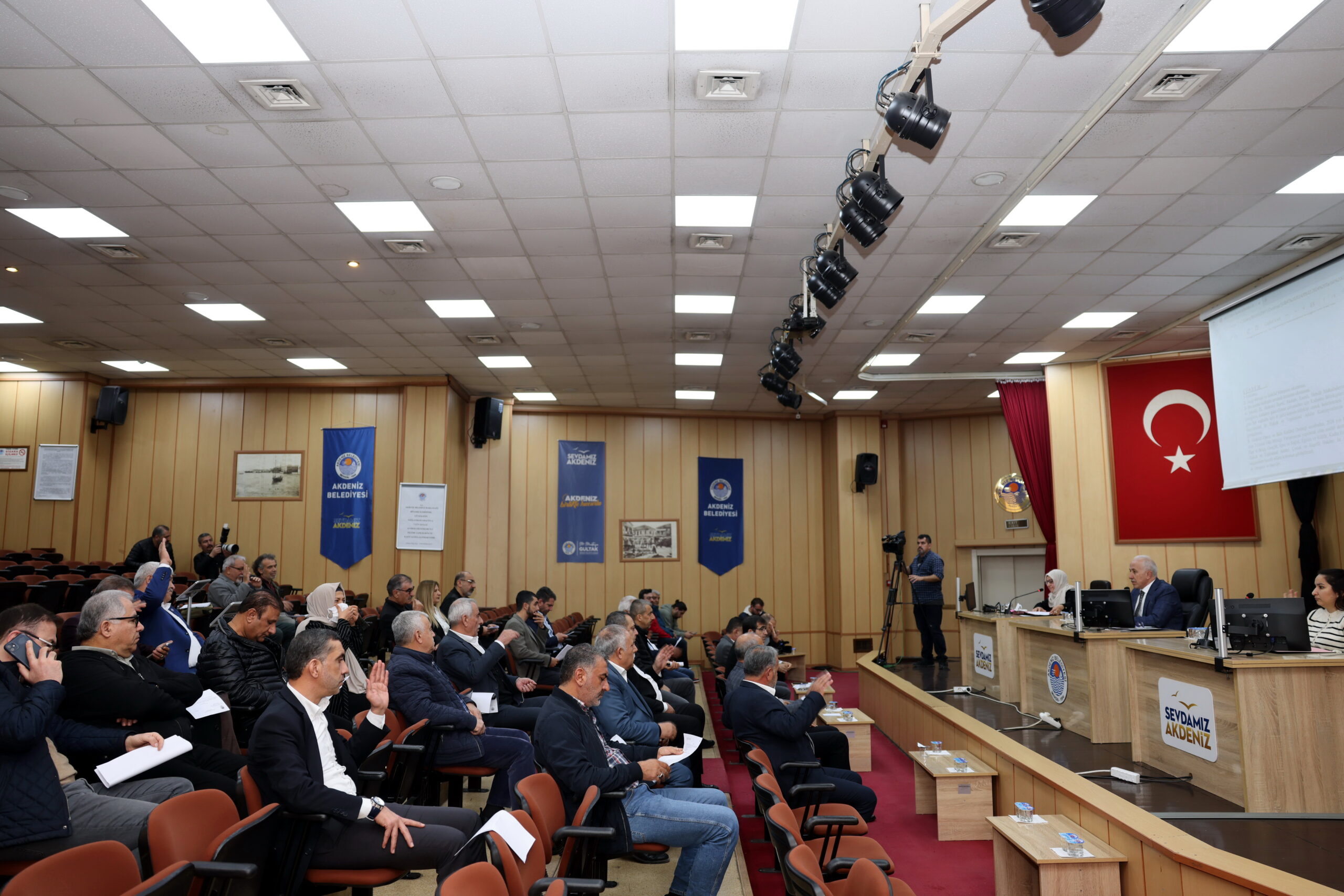 “AKDENİZ’DE HER KESİMDEN OY ALACAĞIM, ÇÜNKÜ HERKESİN BELEDİYE BAŞKANI OLDUM” Akdeniz Belediye Başkanı M.