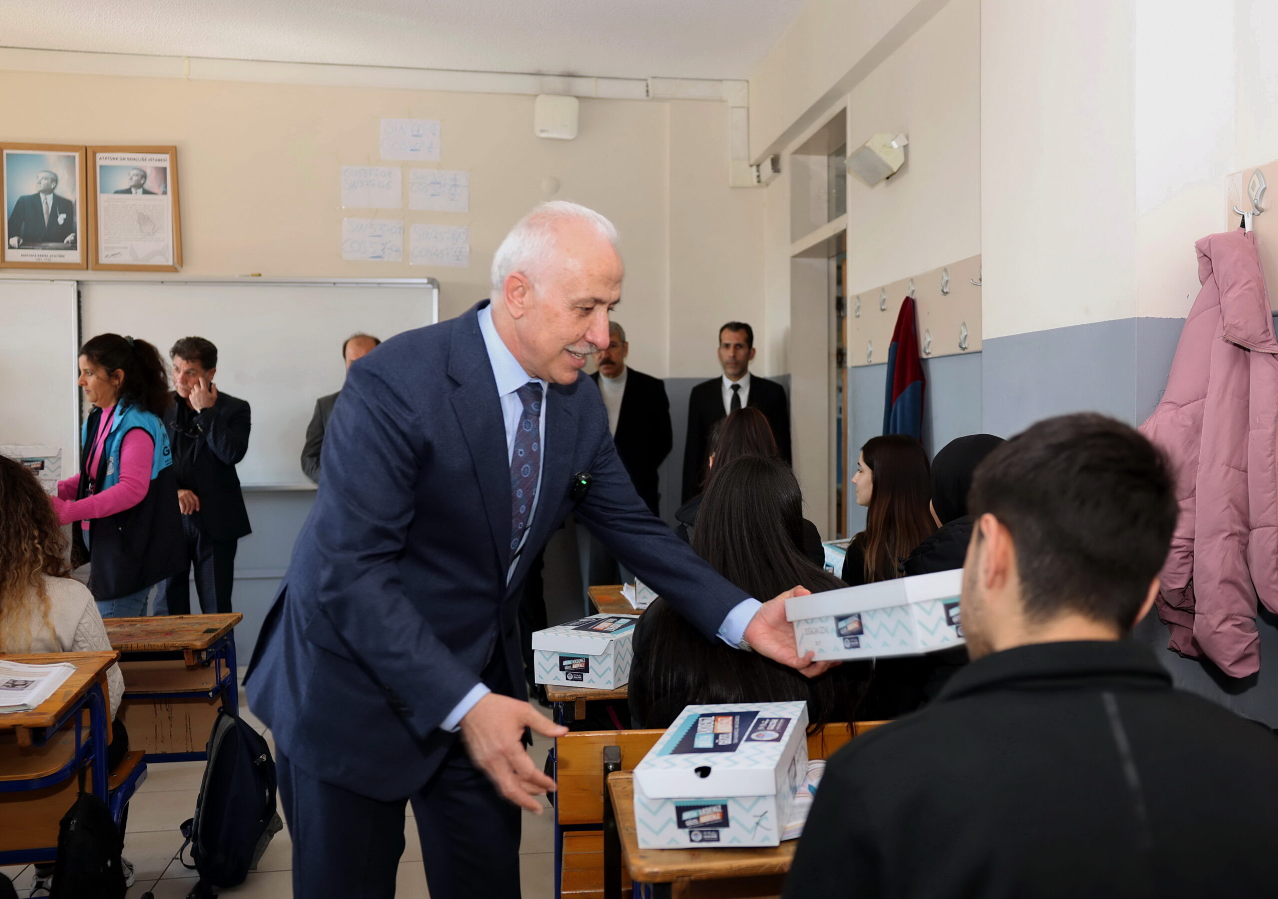 Akdeniz Belediye Başkanı M.