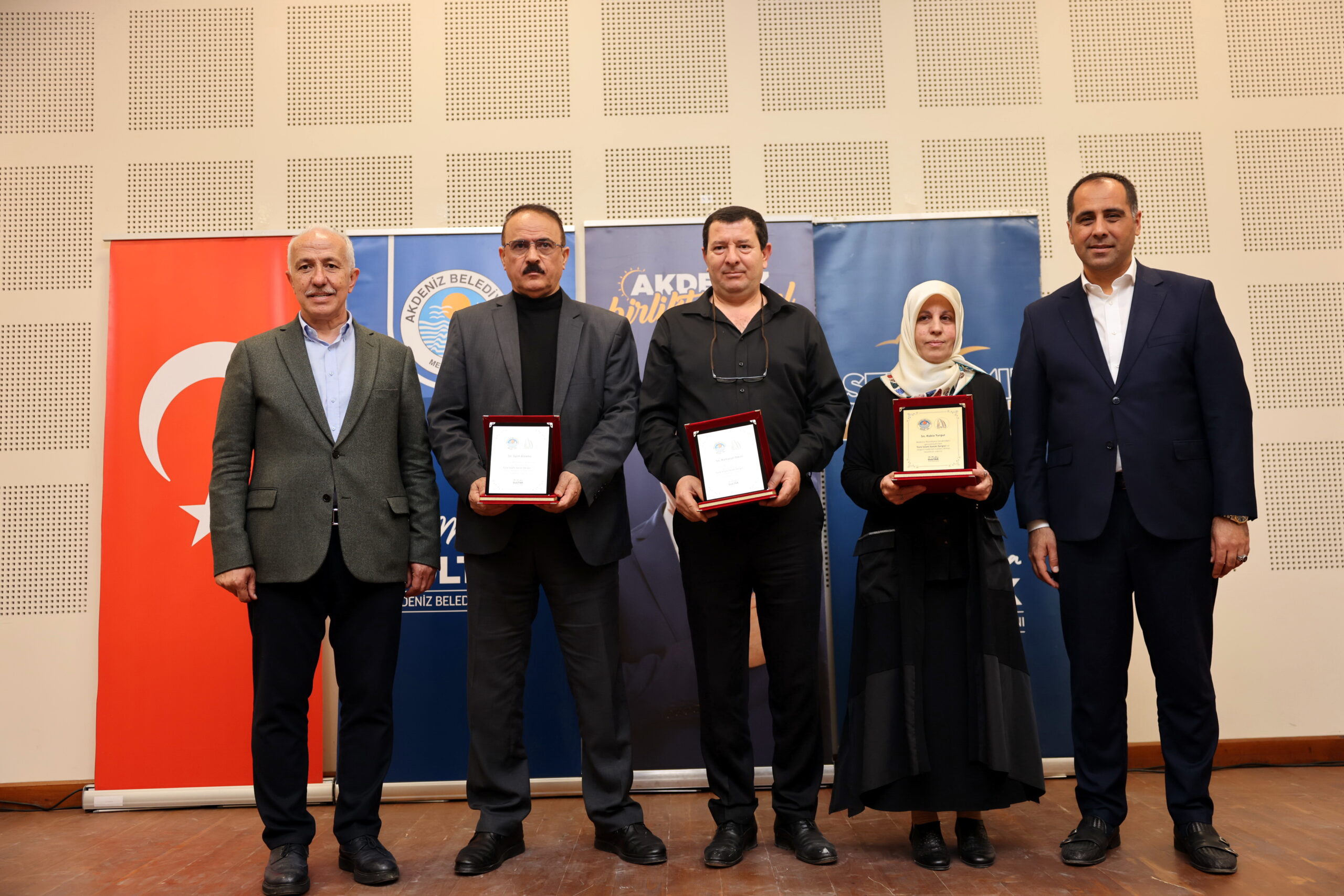 Akdeniz Sanat Galerisi’nde, Hat