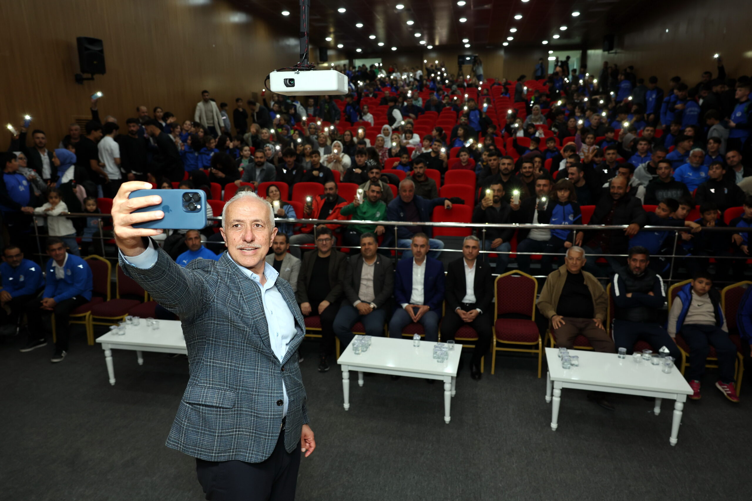 Akdeniz Belediye Başkanı M.