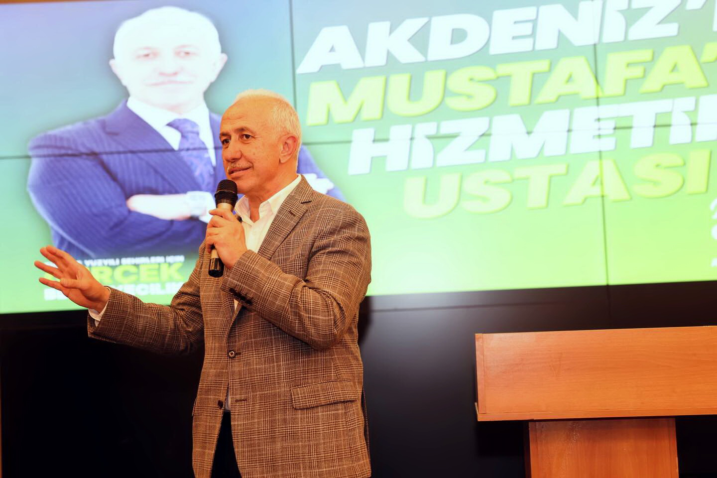 Akdeniz Belediye Başkanı ve