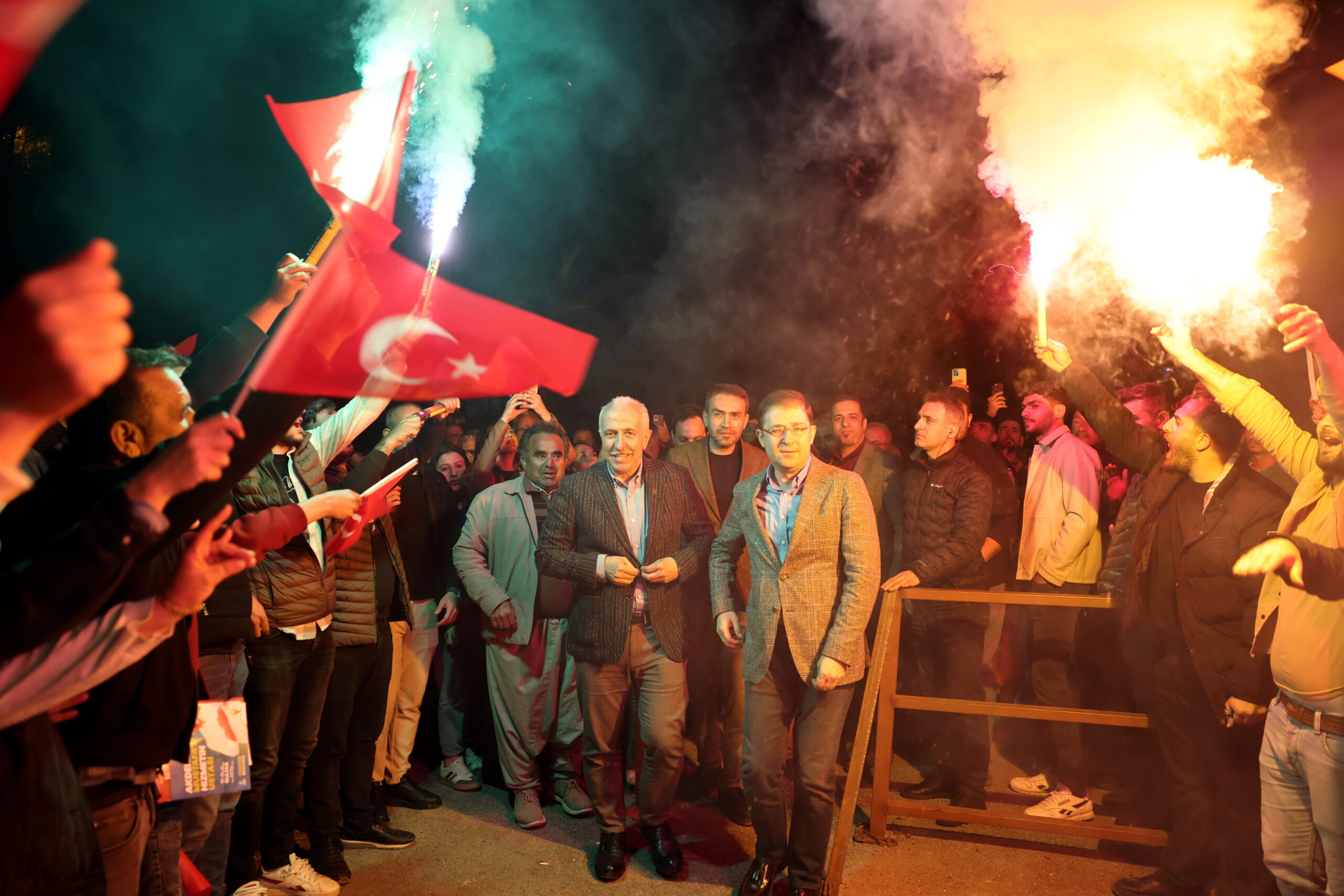 Seçim kampanyasını aralıksız sürdüren