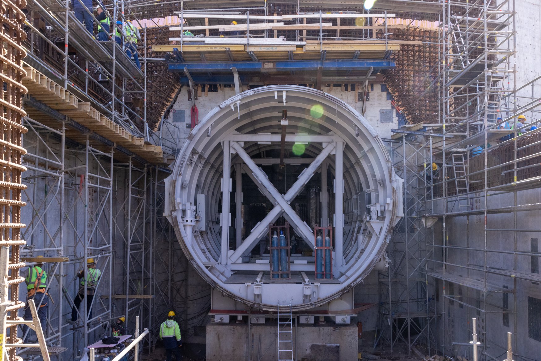 AKKUYU NGS’NİN 1’İNCİ ÜNİTESİNE NAKLİYE KİLİDİ MONTE EDİLDİ Nakliye kilidi reaktörün bakımını