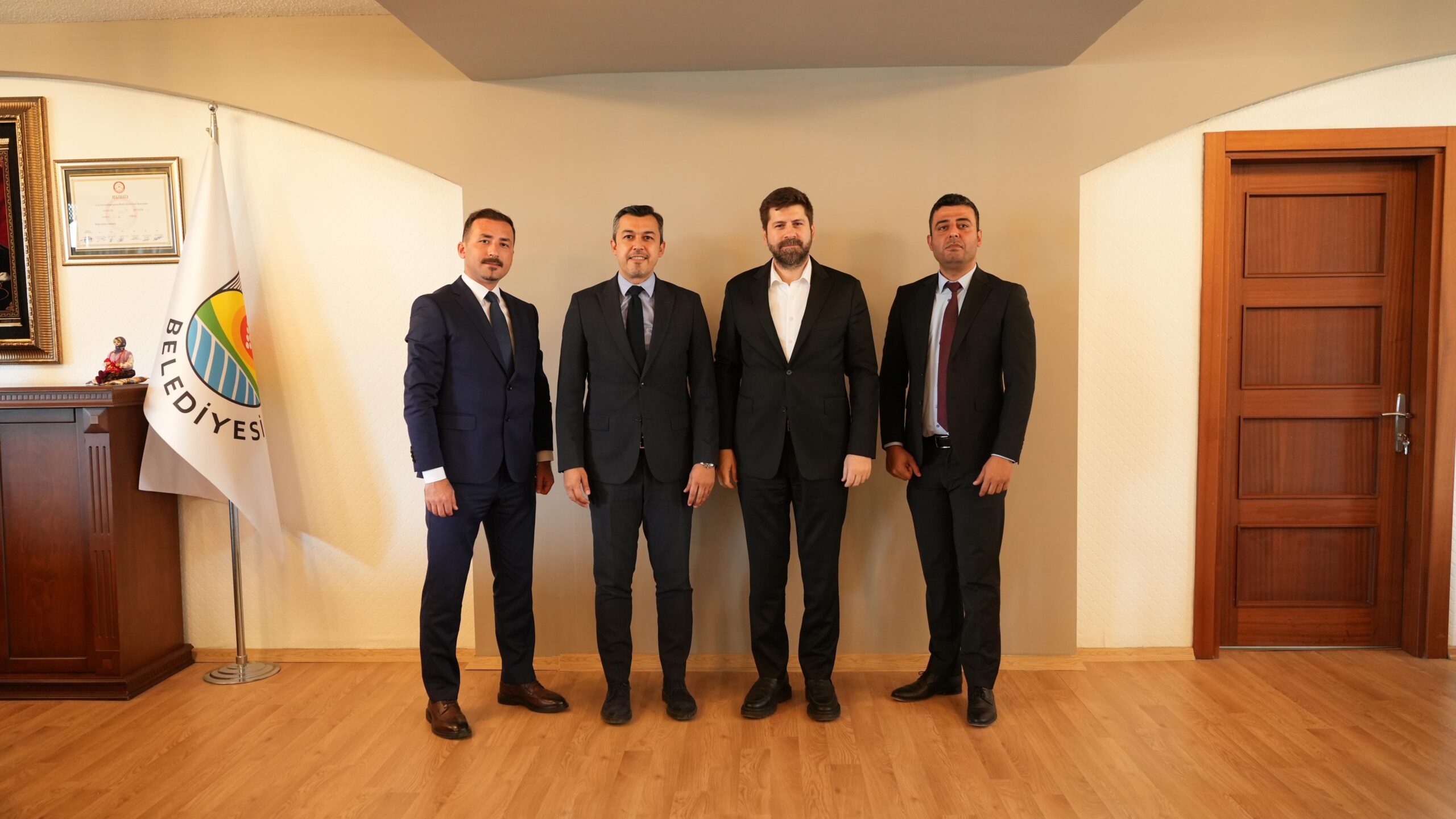 Aksa Çukurova Doğalgaz’dan Tarsus Belediye Başkanı Ali Boltaç’a “Hayırlı olsun” ziyareti Aksa Çukurova Doğalgaz yetkilileri,