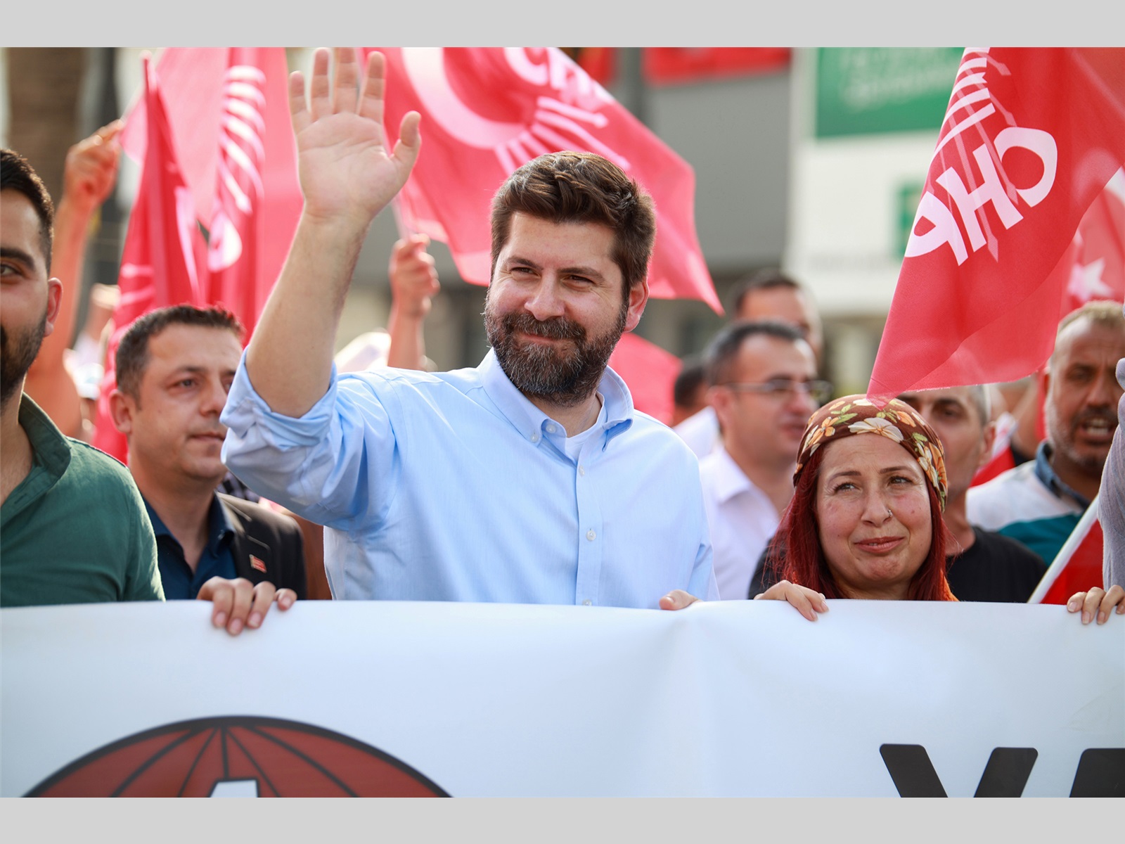 BAŞKAN ALİ BOLTAÇ, 1 MAYIS’TA İŞÇİLERLE BERABER YÜRÜDÜ Tarsus’ta 1 Mayıs İşçi